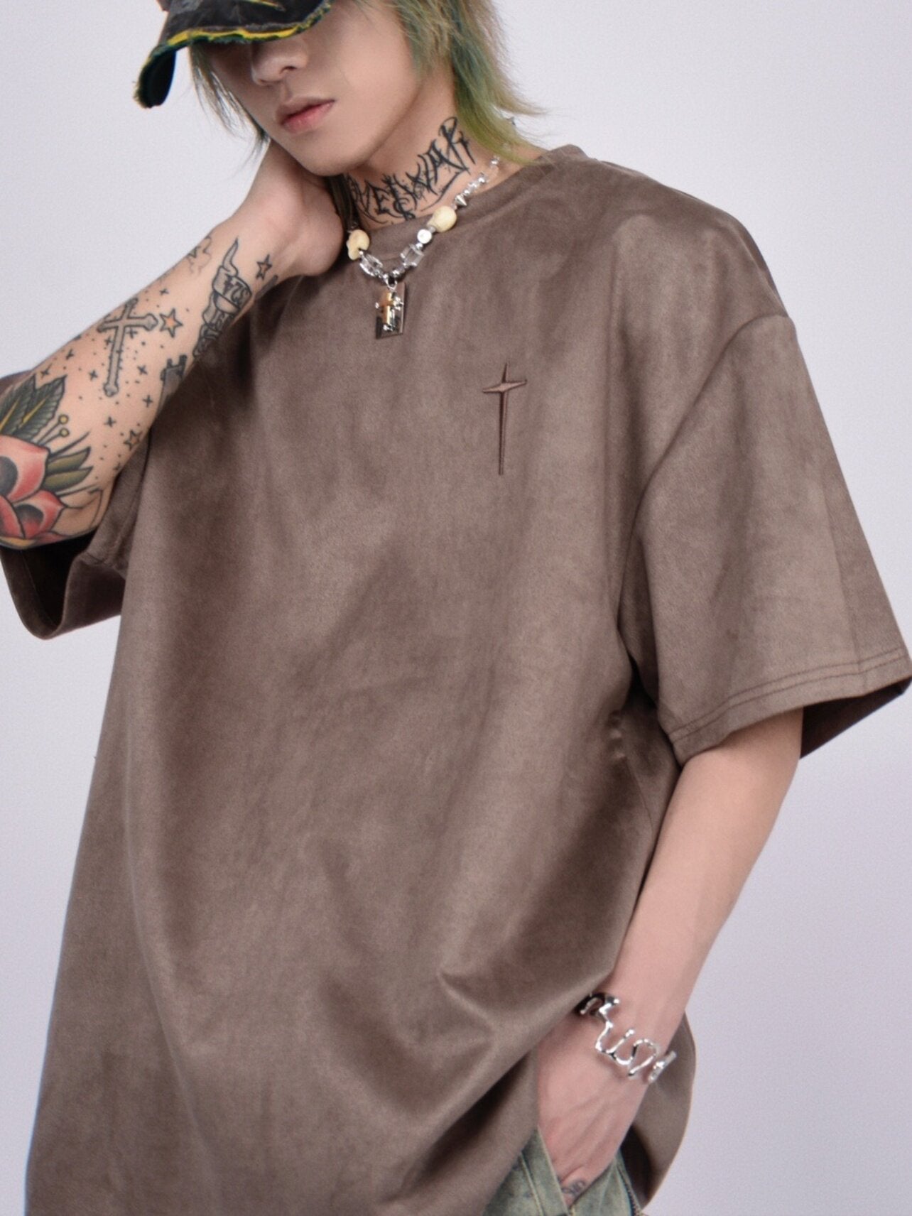 Suede Cross Embroidery Short Sleeve T-Shirt WN24457