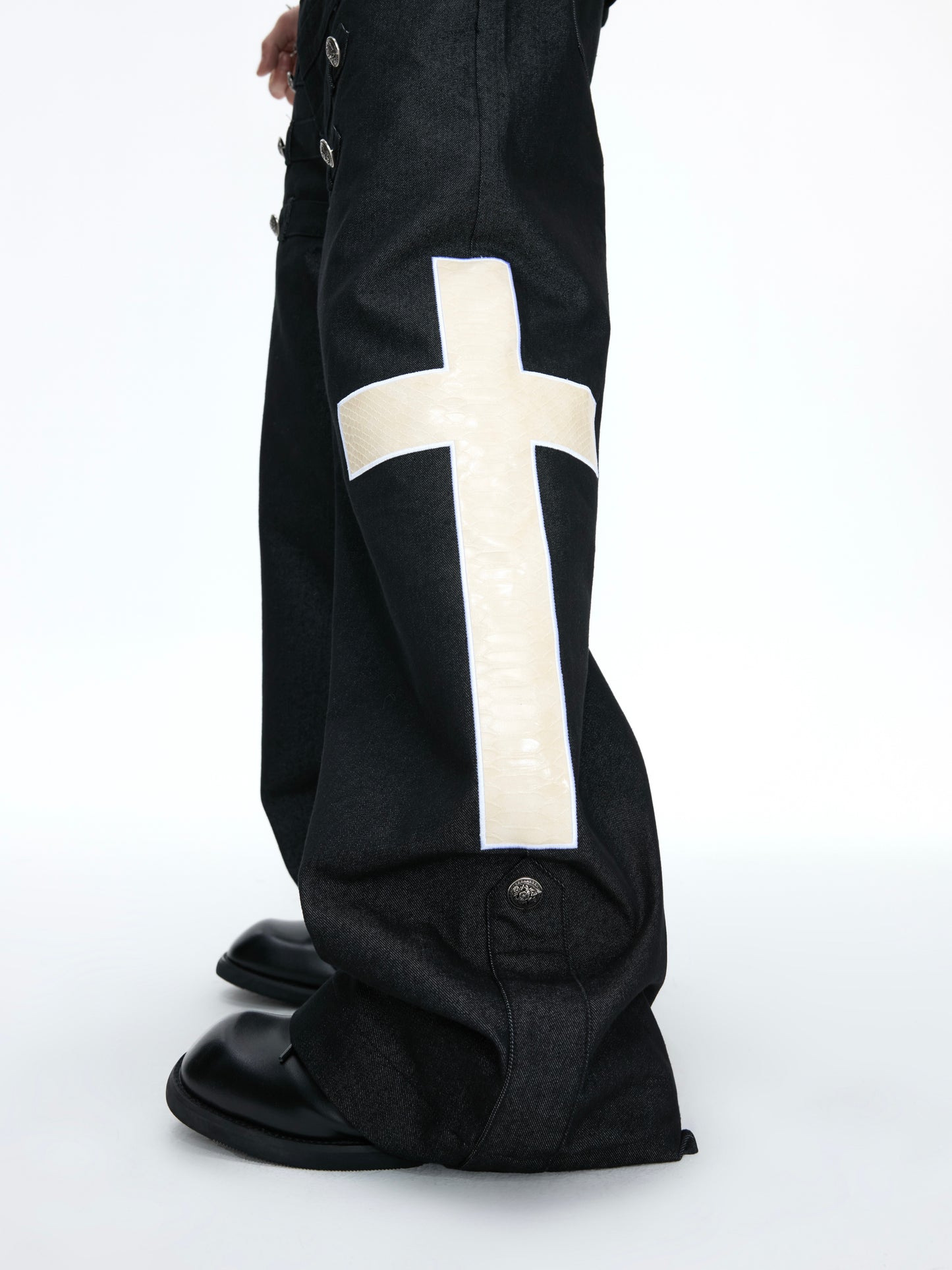 Croc Pattern Leather Cross Patch Double-Breasted Wide Leg Denim Jeans WN26971