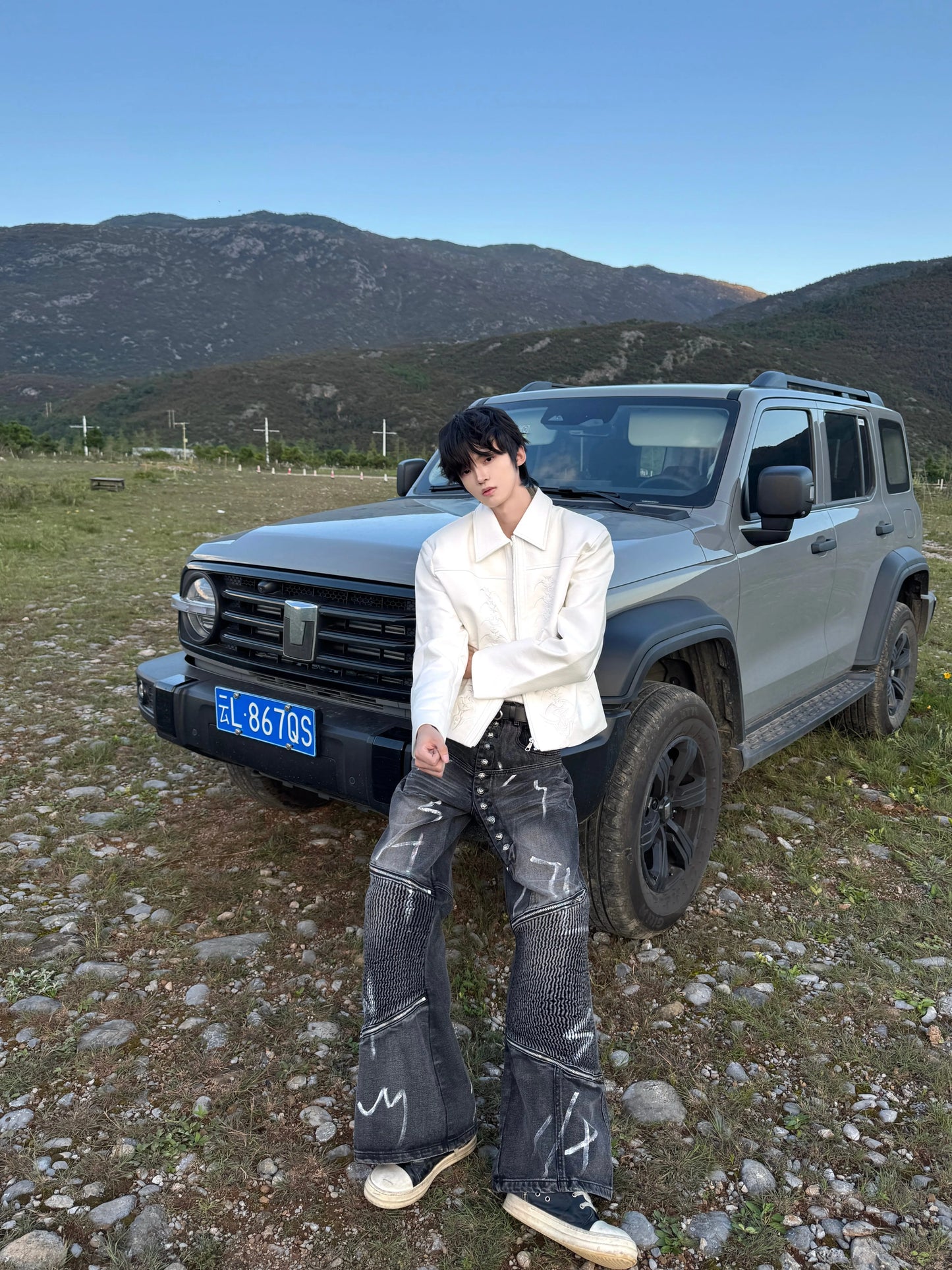 Hand-Paint Graffiti Metal Button Flare Denim Jeans WN20762