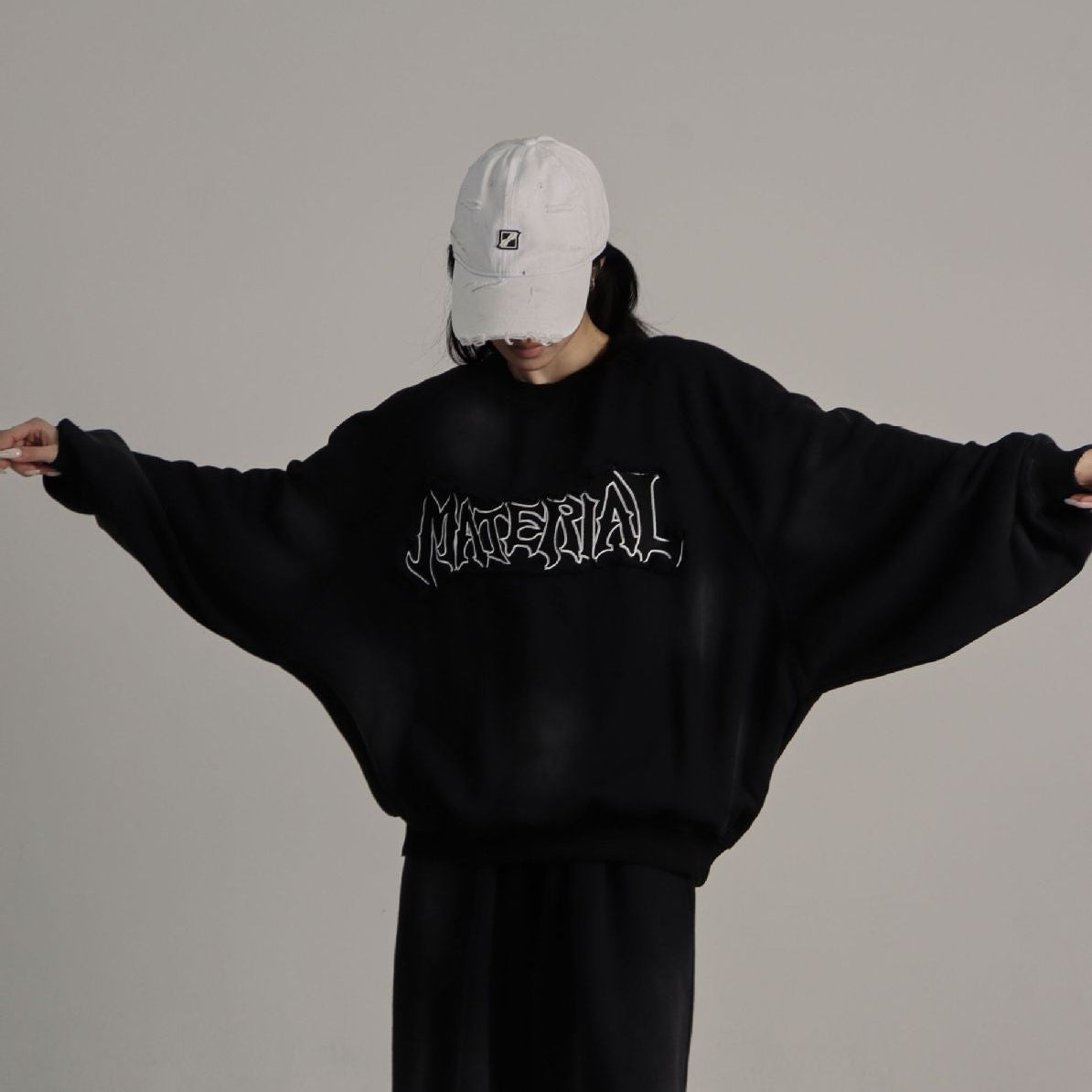 Dirty Washed Logo Print Sweatshirt WN25789