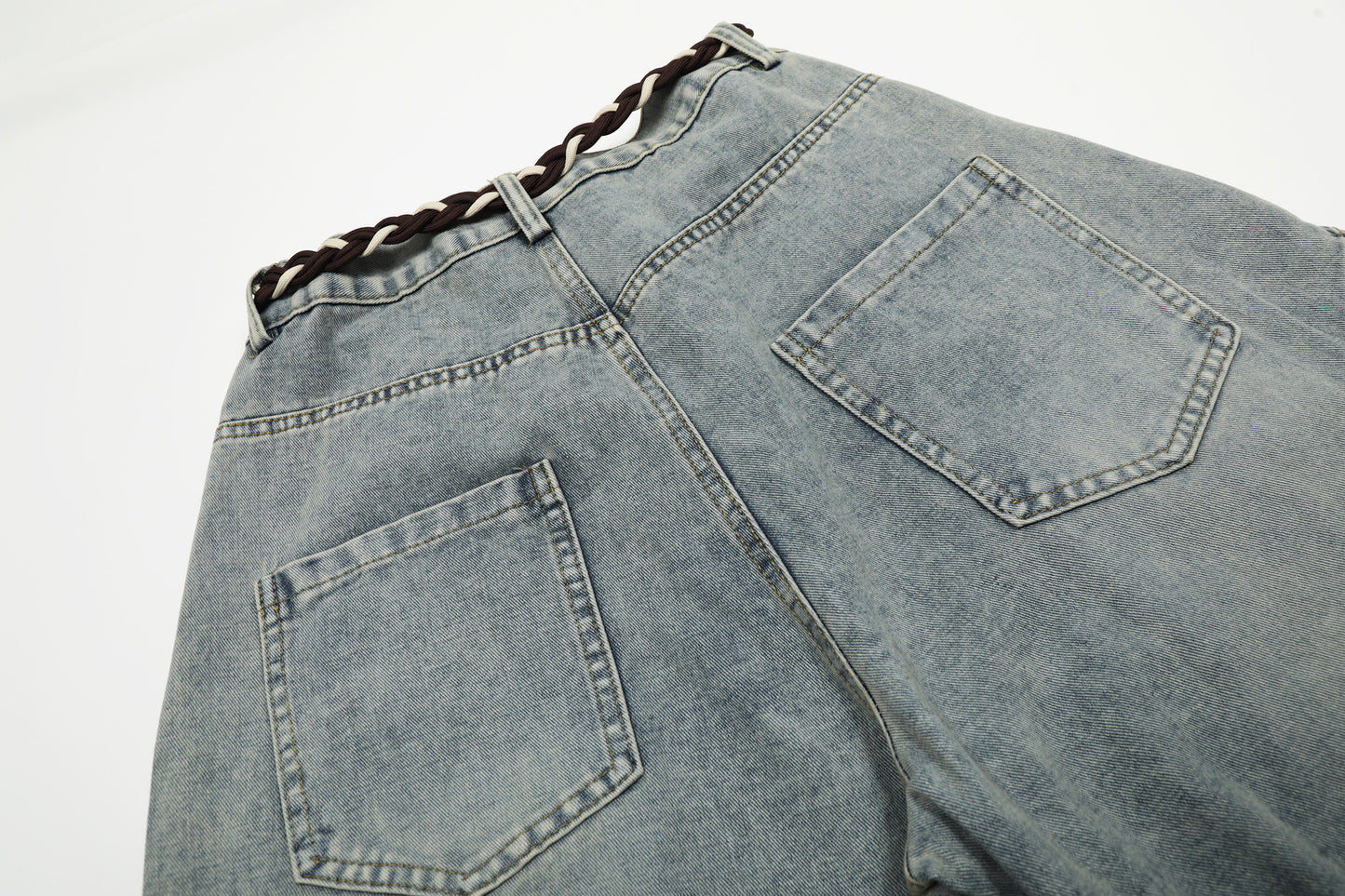 Belt Curved Wide Leg Denim Jeans WN25756
