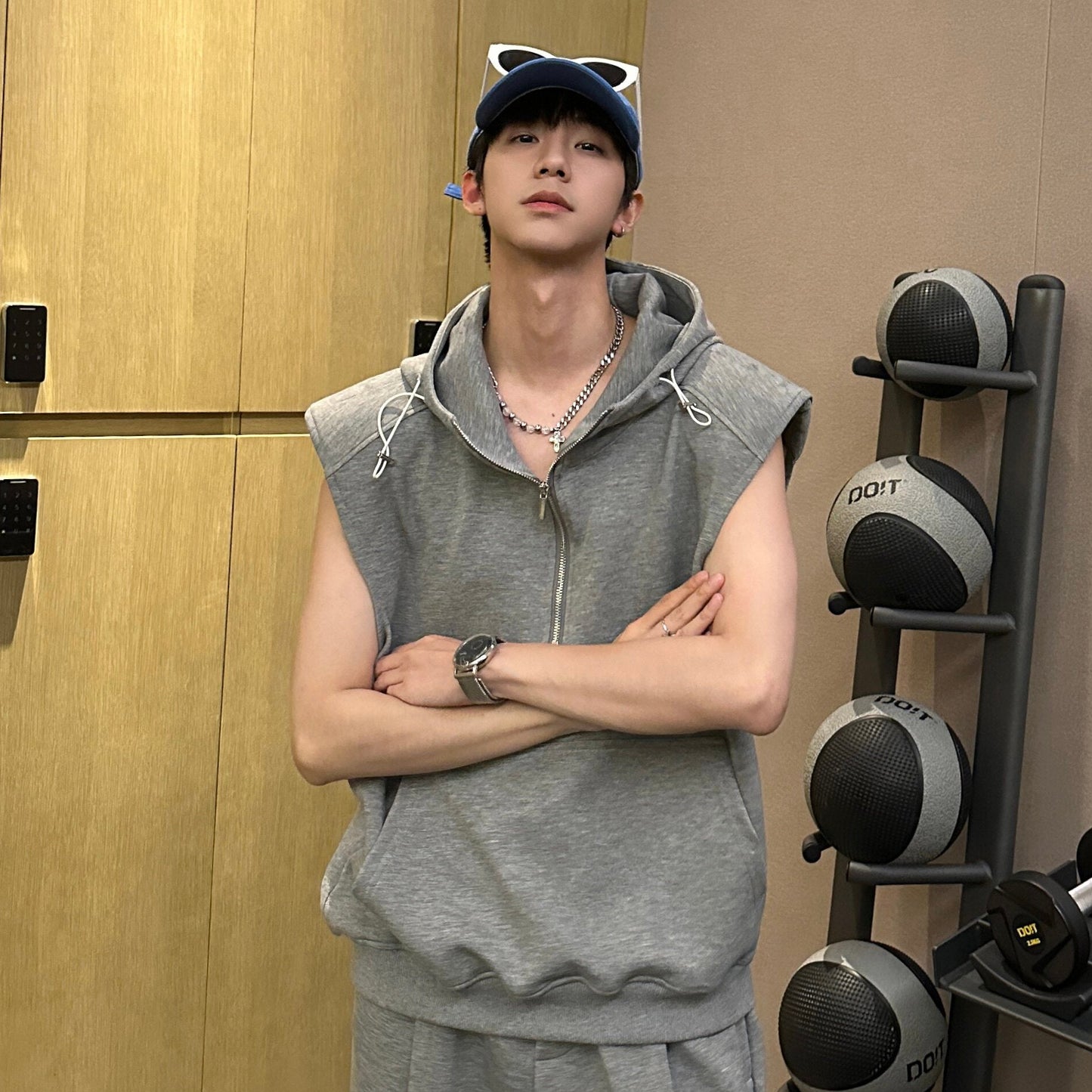 Hooded Shoulder-pad Pullover Hoodie & Layering Short Sleeve T-Shirt & Air Layer Cotton Sporty Wide Leg Pants Setup WN25225