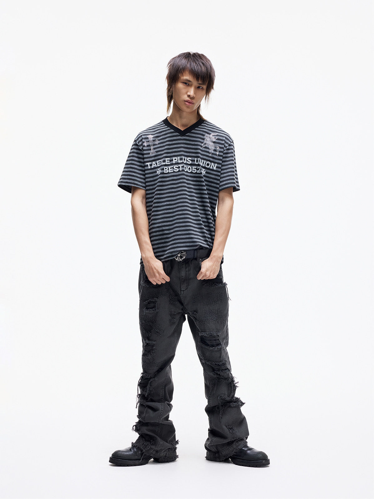 V-Neck Stripe Rhinestone Reflective Print Short Sleeve T-Shirt WN27301