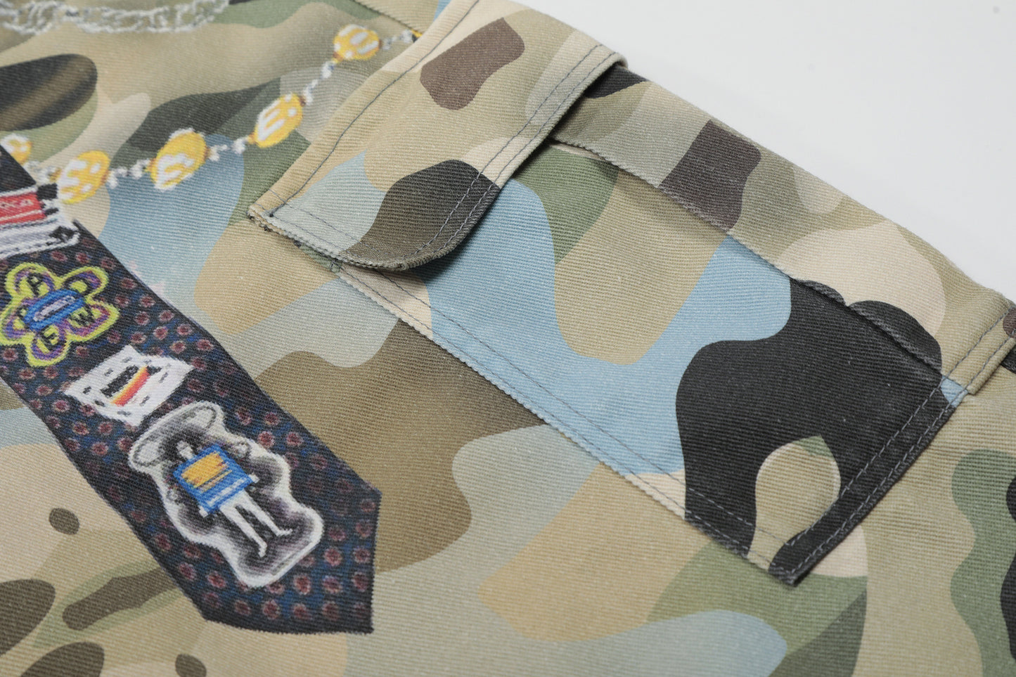 Camouflage Chain Charm Cropped Half Pants WN25539