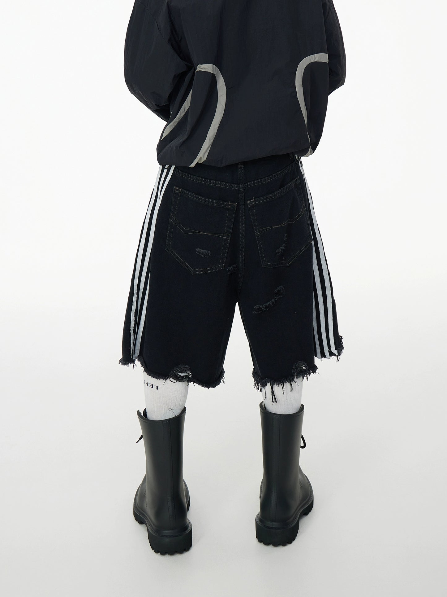 Washed Damage Fringe Wide Leg Three-Stripe Half Denim Jeans WN16960