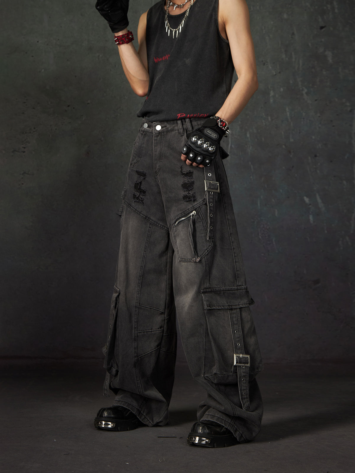 Multi-Pocket Damage Strap Design Wide-Leg Straight Cargo Denim Jeans WN15206