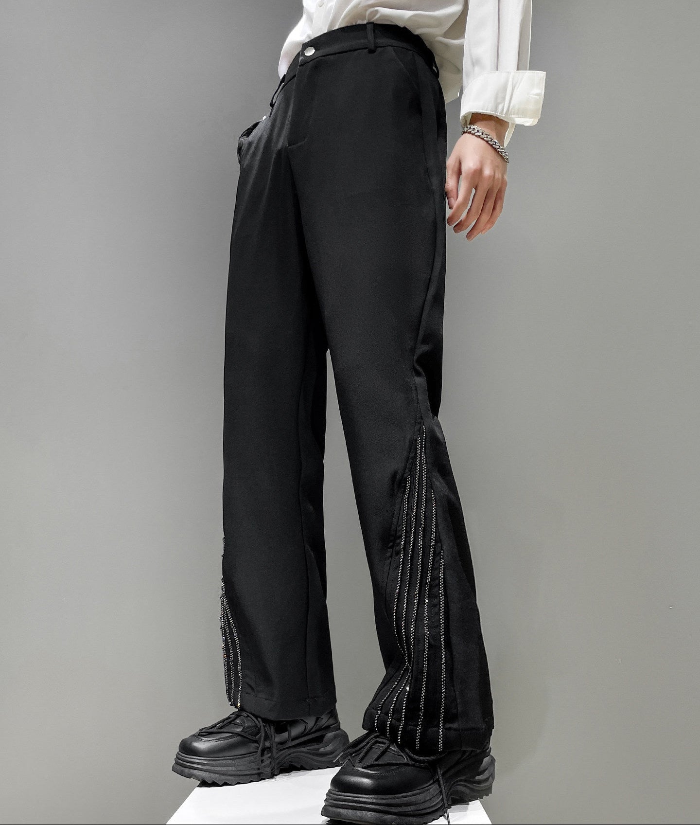 Linear Detail Wide-Leg Trousers WN23851