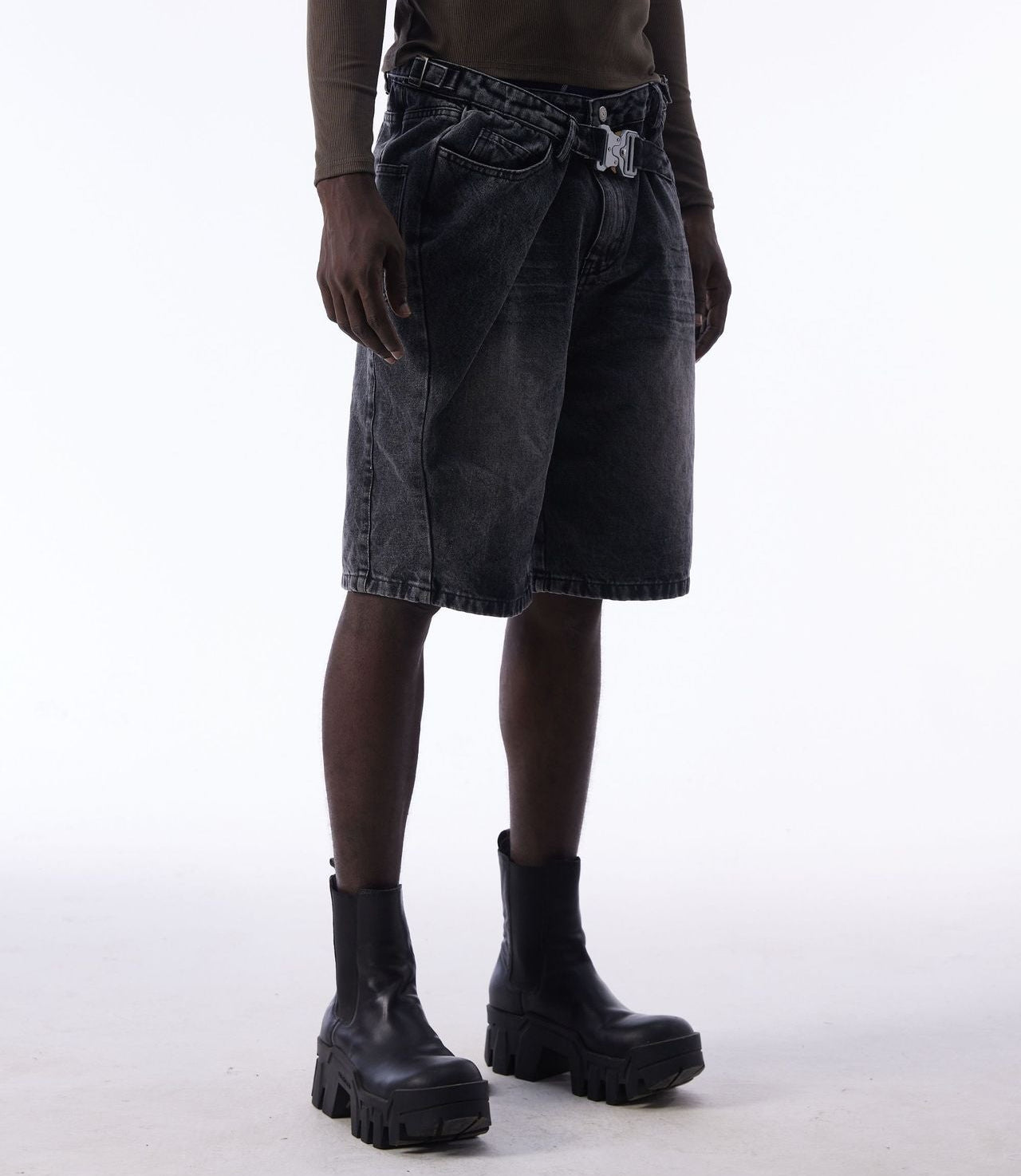 Washed Whisker Metal Buckle Denim Half Pants WN25513