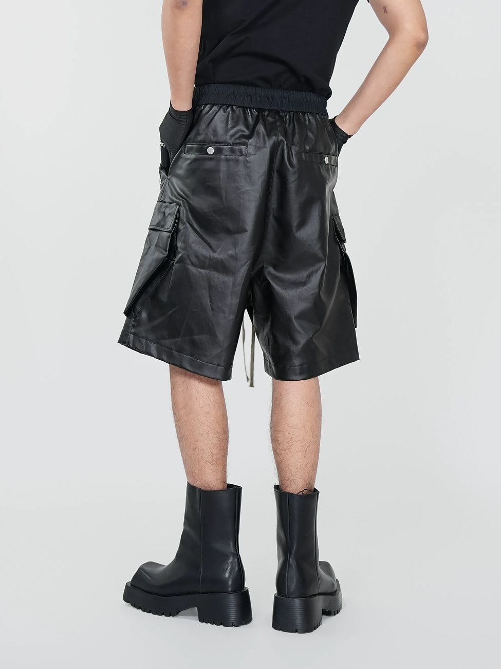 Matte Coated Multi-Pocket Straight Cargo Half Pants WN17329