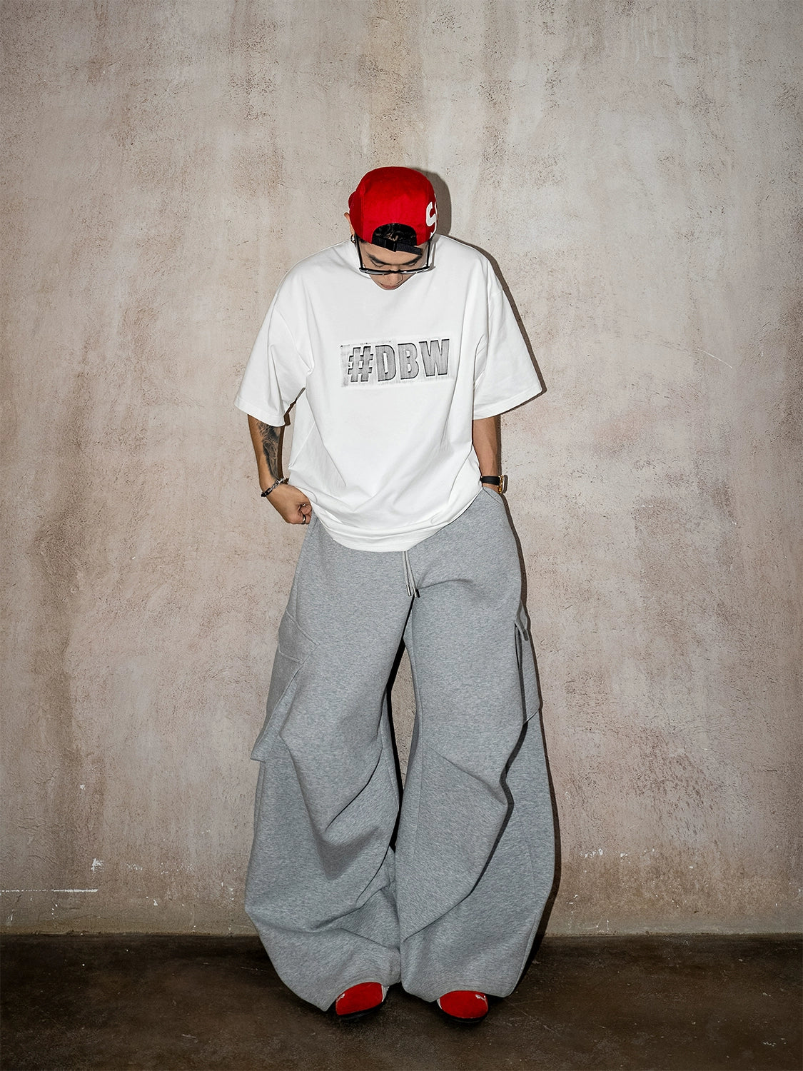 Graphic Letter Emboss Print Short Sleeve T-Shirt WN20868