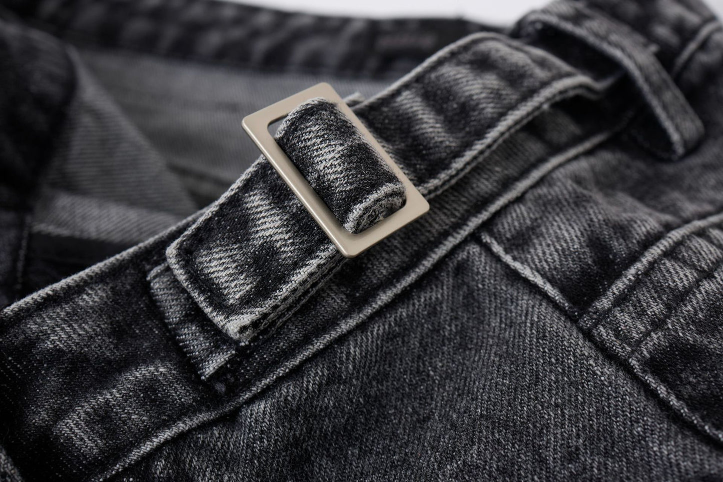 Washed Whisker Metal Buckle Denim Half Pants WN25513