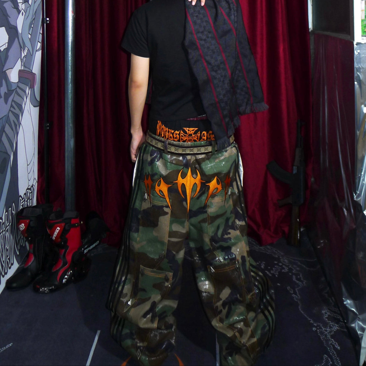 Typography Print Camo Wide Leg Cargo Pants WN27381
