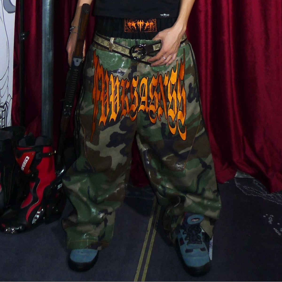 Typography Print Camo Wide Leg Cargo Pants WN27381