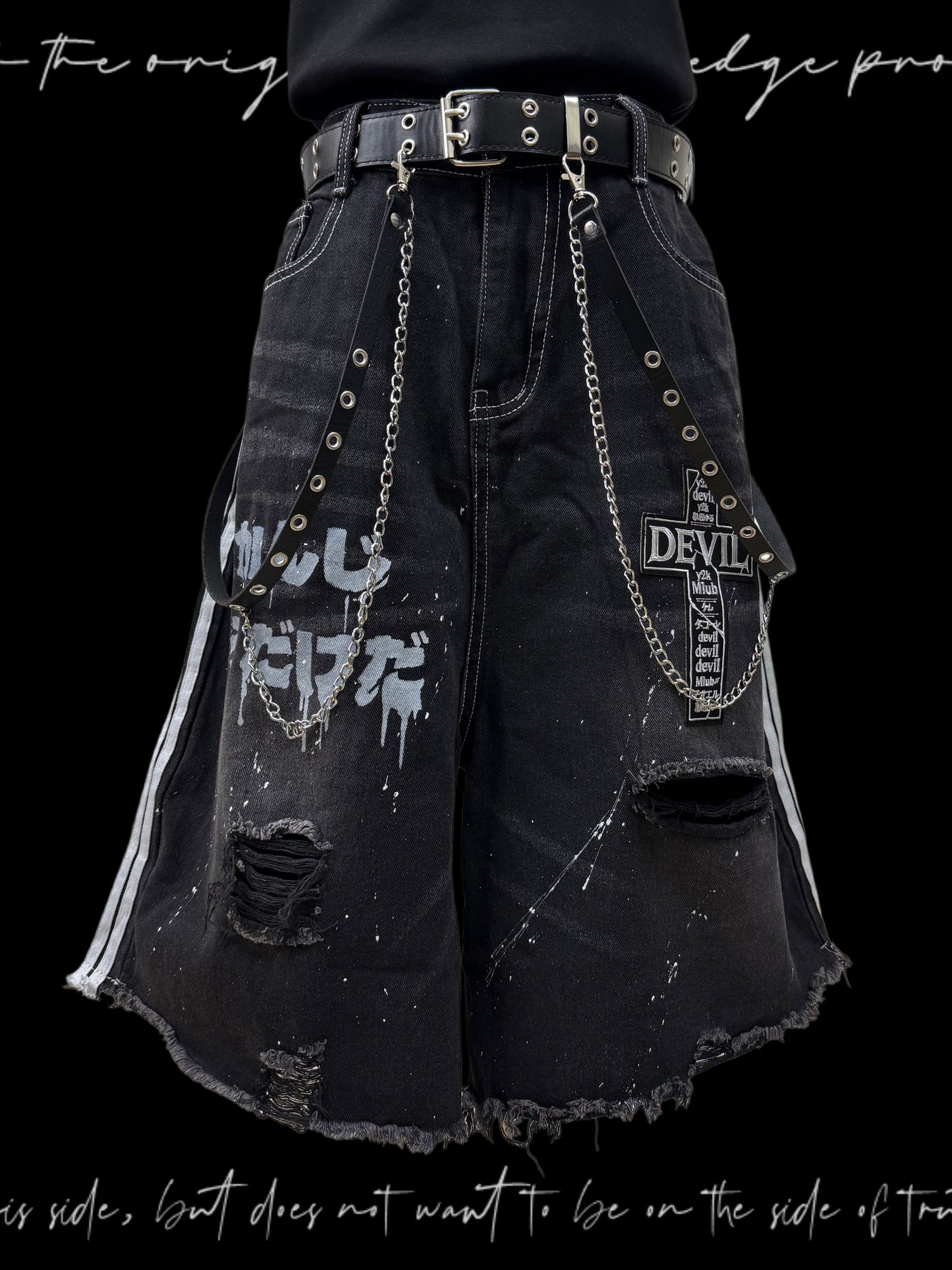 Paint Stripe Damage Denim Half Jeans & Skull Belt & Cross Belt & Belt Chain WN23784
