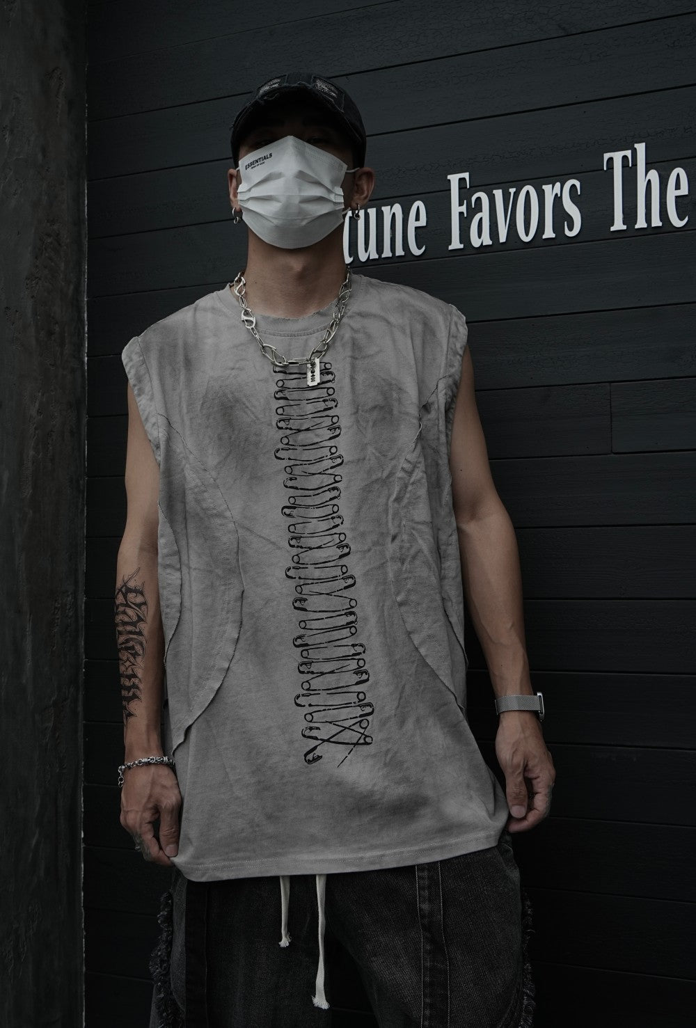 Safety-Pin Print Oversize Sleeveless T-Shirt WN27917