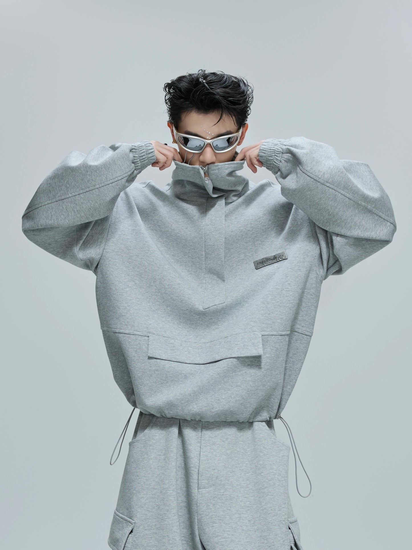 Standing-Collar Short Sweatshirt & Cargo Sweatpants Setup WN21754