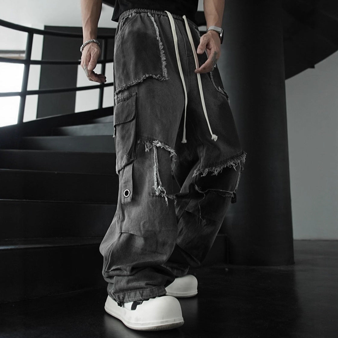 Washed Multi-Pocket Patchwork Frayed Denim Jeans WN27848