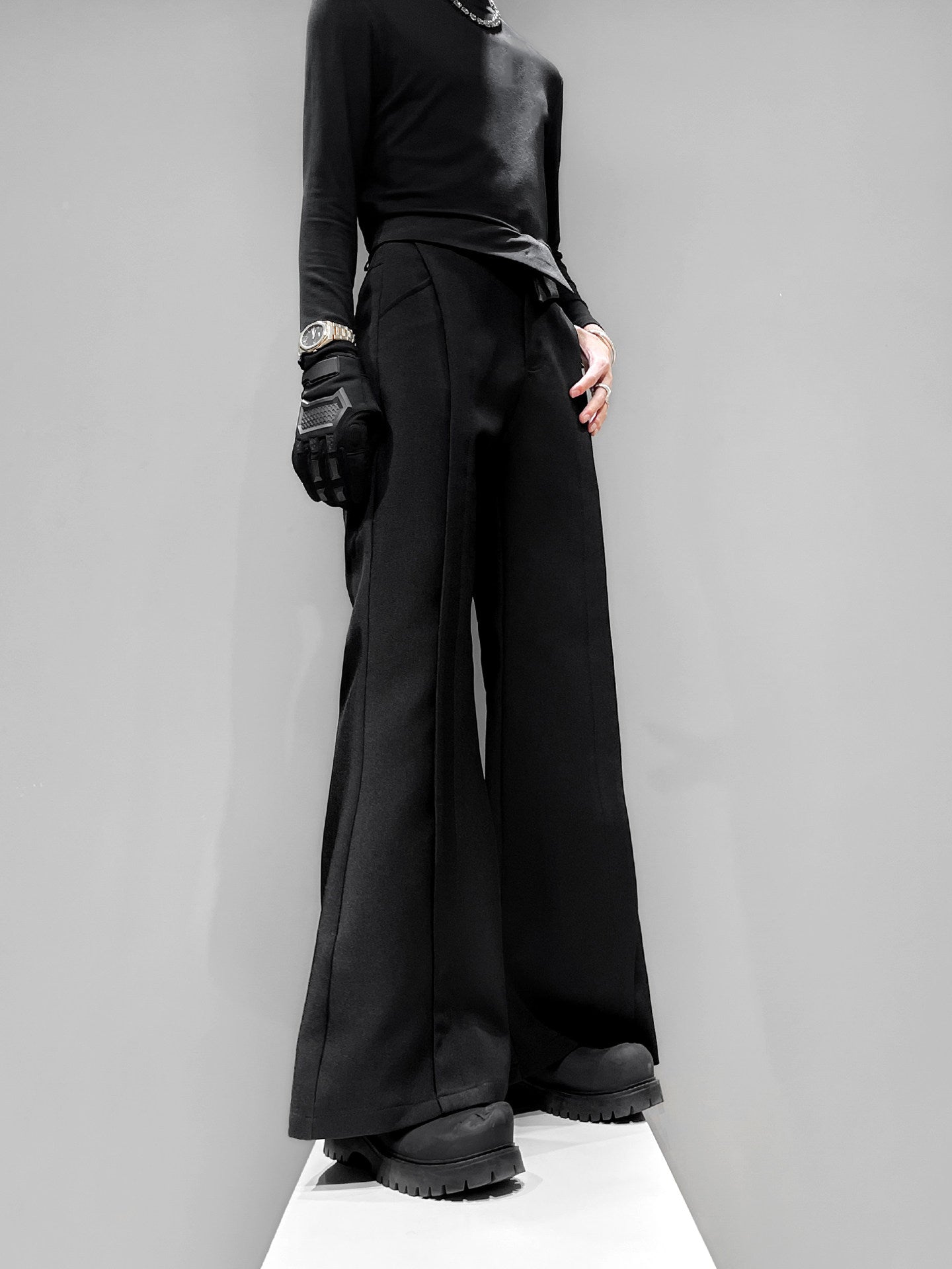 Deconstruction Pleats Flare Trousers WN23893