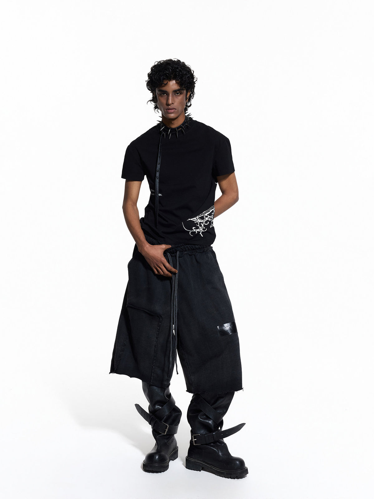 Cross Print Washed Raw-Edge Half Pants WN27433