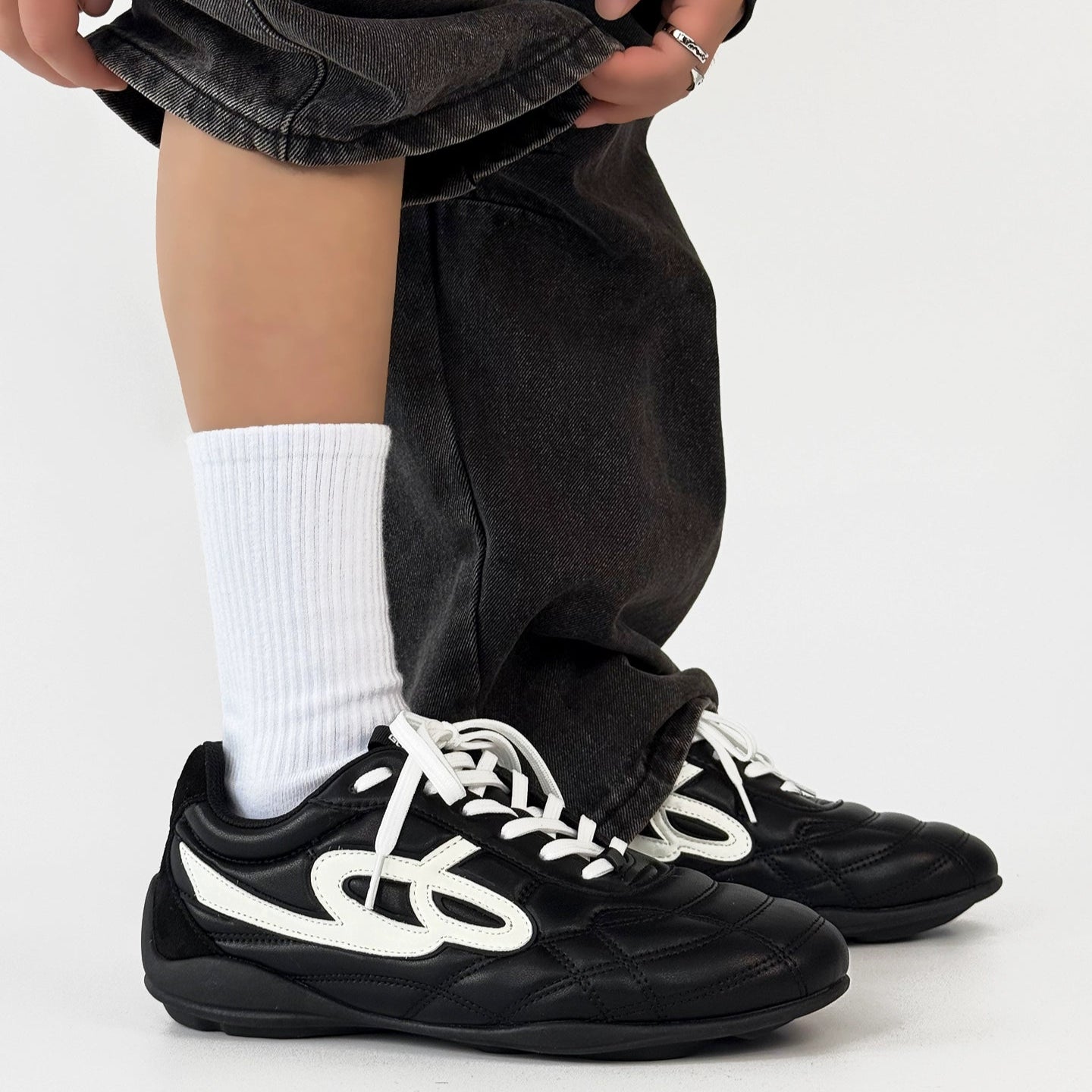 Thin Round-Toe Leather Sneakers WN19153