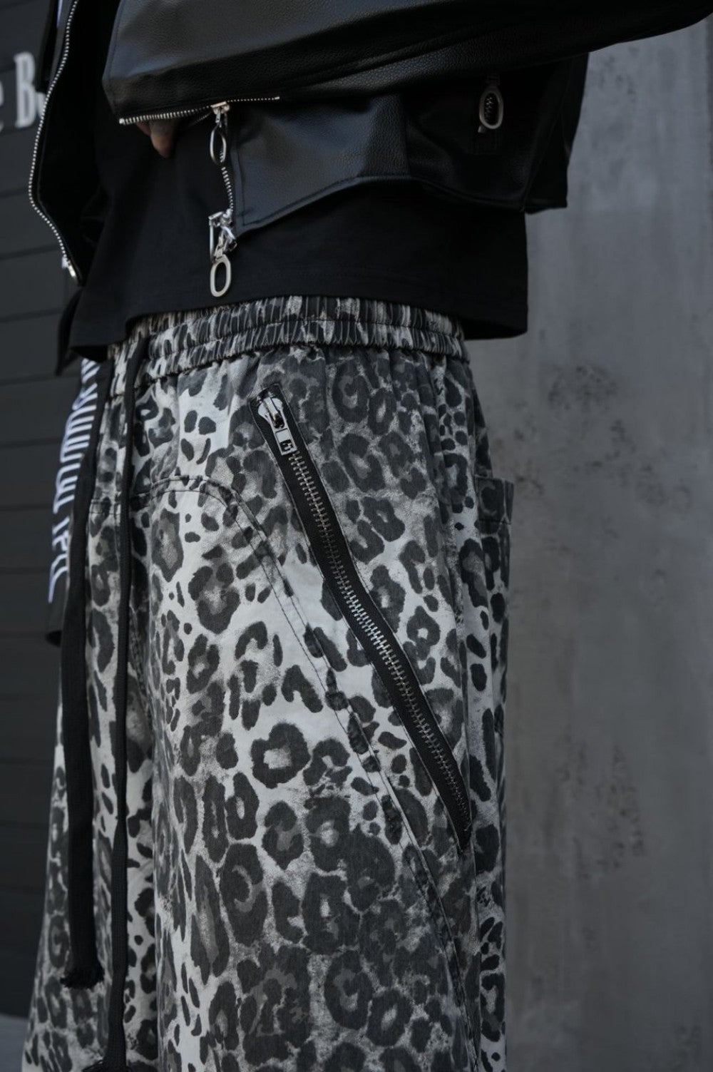 Leopard Studs Chain Detail Wide Leg Cargo Pants WN28012