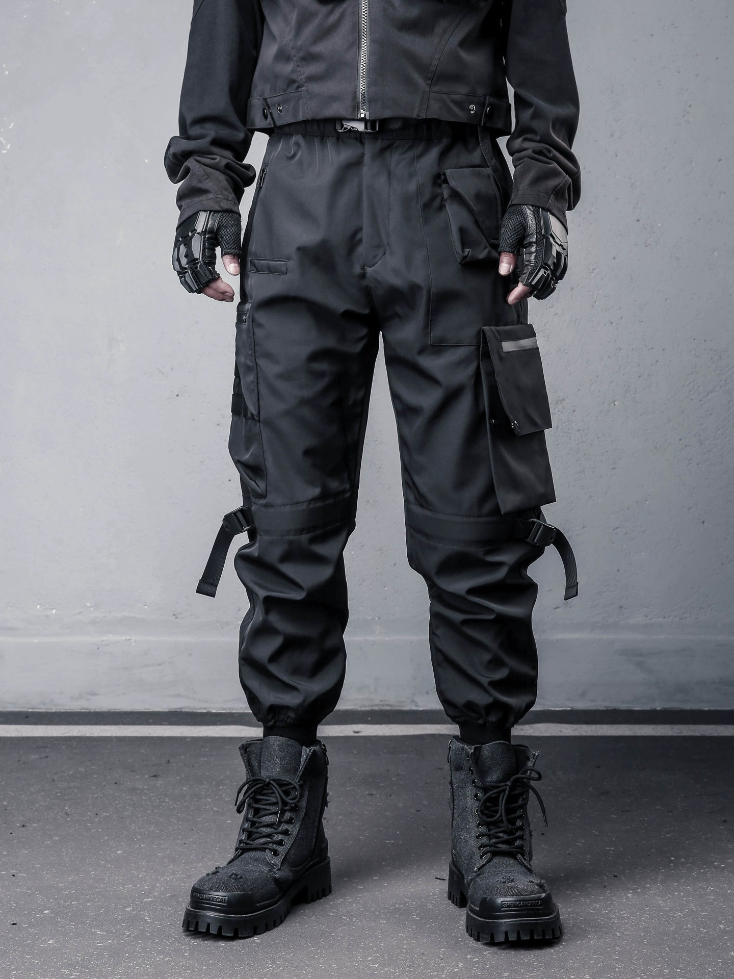 Multi Pocket Tactical Cuffed Cargo Pants WN22400