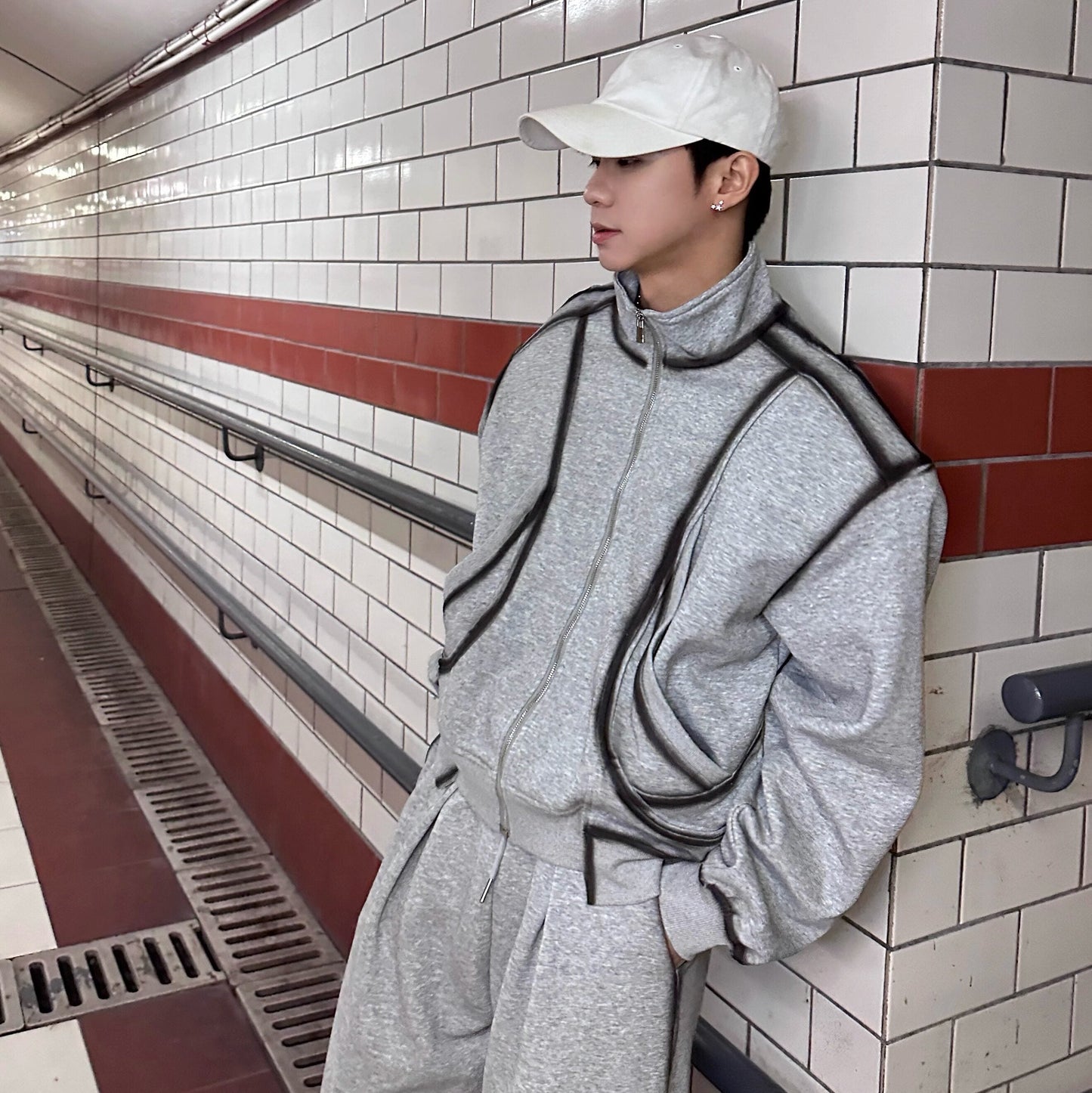 Standing-Collar Contrast Shoulder-pad Jacket & Sporty Wide Leg Sweatpants Setup WN25258