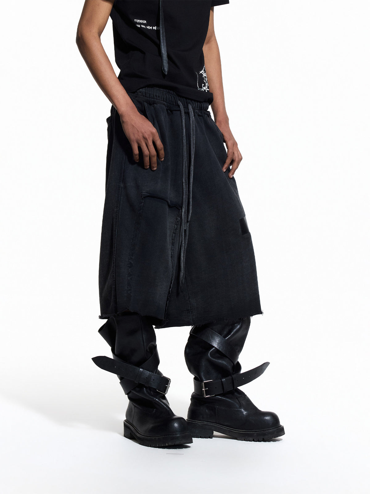 Cross Print Washed Raw-Edge Half Pants WN27433