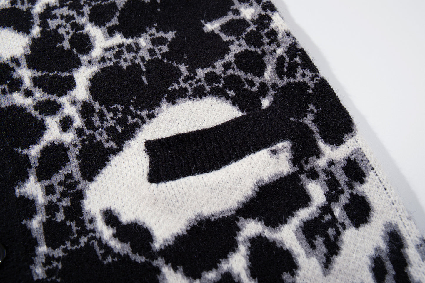 Skull Graphic Dark Knit Sweater WN23040