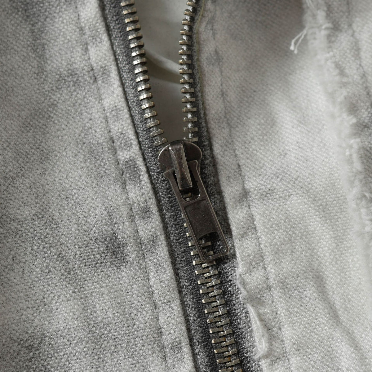 Frayed Damage Hooded Zipper Jacket WN27974