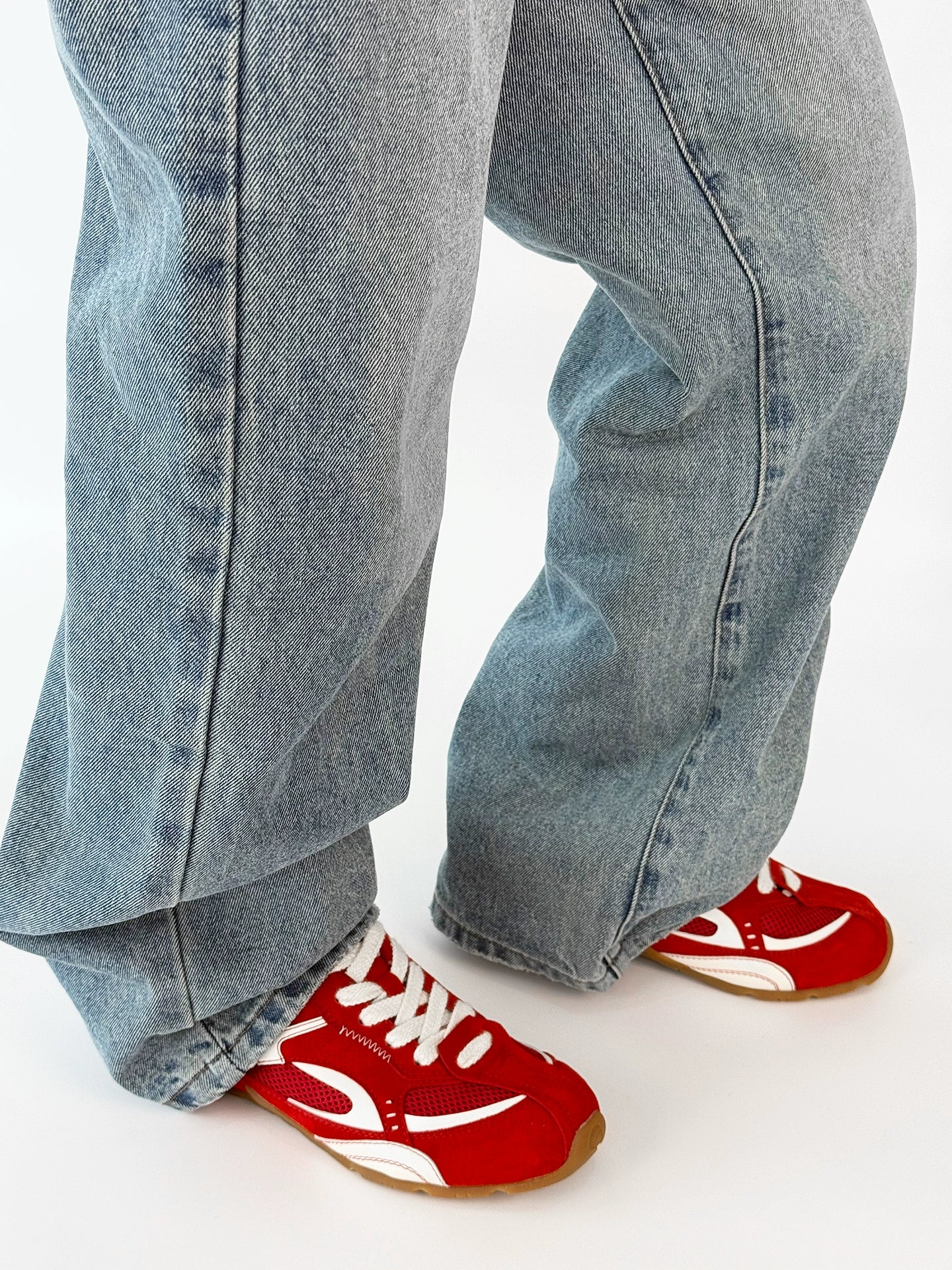 Thin Sole Lightweight Mesh Design Sneakers WN19167