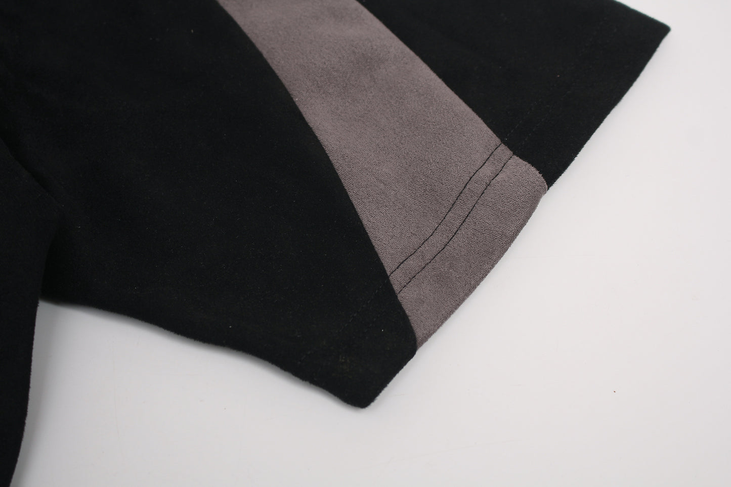 Color Block Suede Logo Short Sleeve T-Shirt WN25977