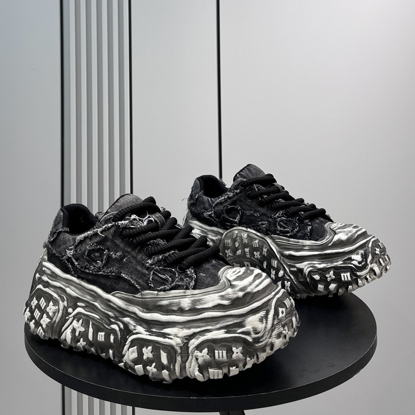 Damage Washed Platform Chunky Sole Sneakers WN24681