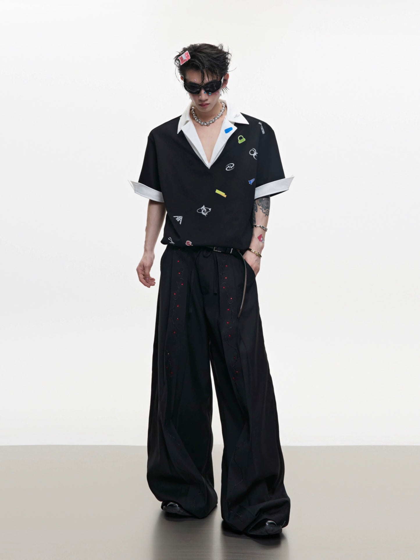 Sticker Print V-Neck Fake Layered Short Sleeve Polo T-Shirt WN18375