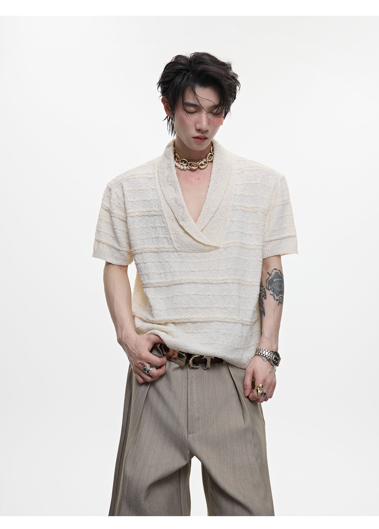 Embroidery V-Neck Short Sleeve Summer Knit T-shirt WN18369