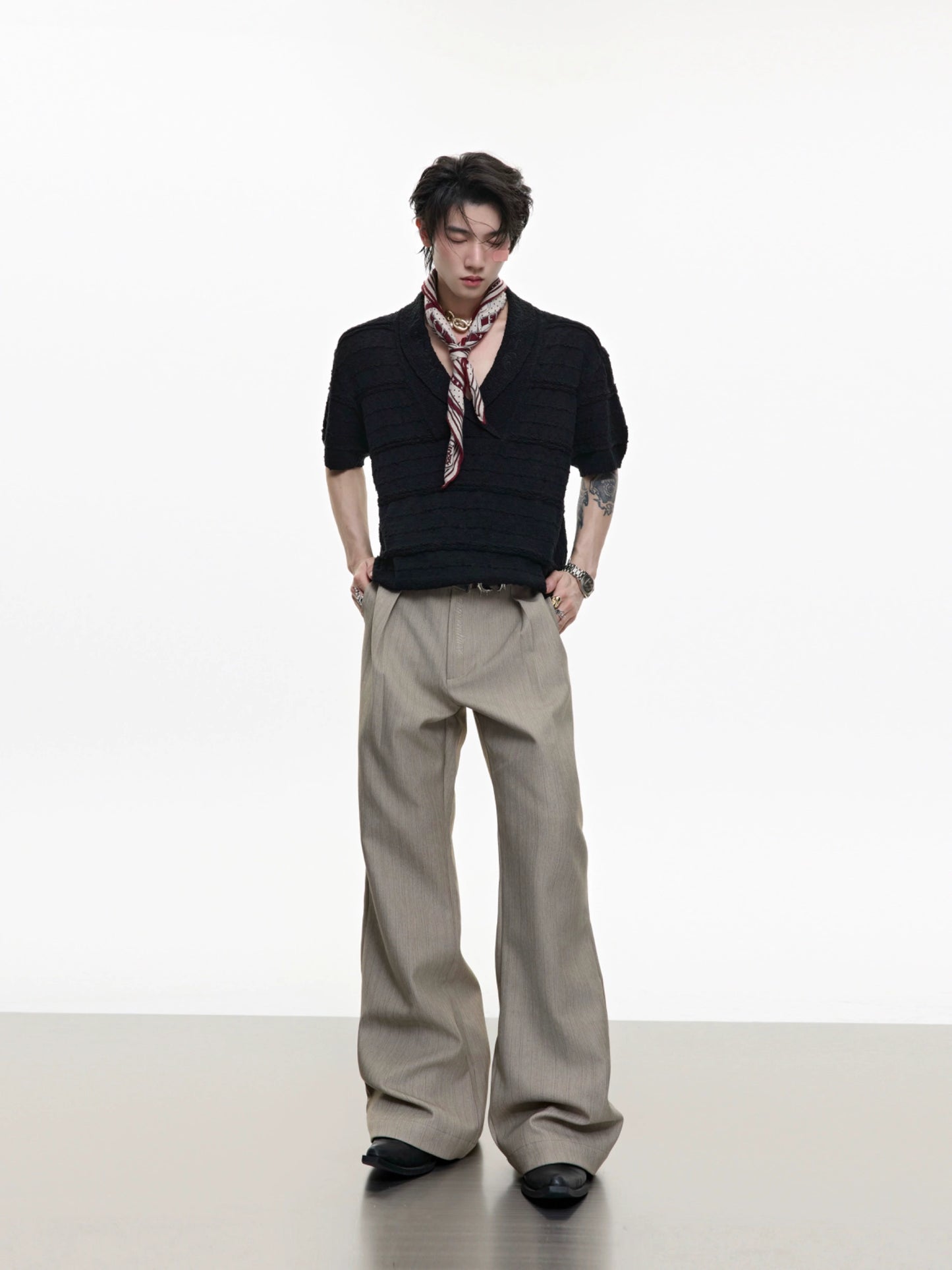 Embroidery V-Neck Short Sleeve Summer Knit T-shirt WN18369