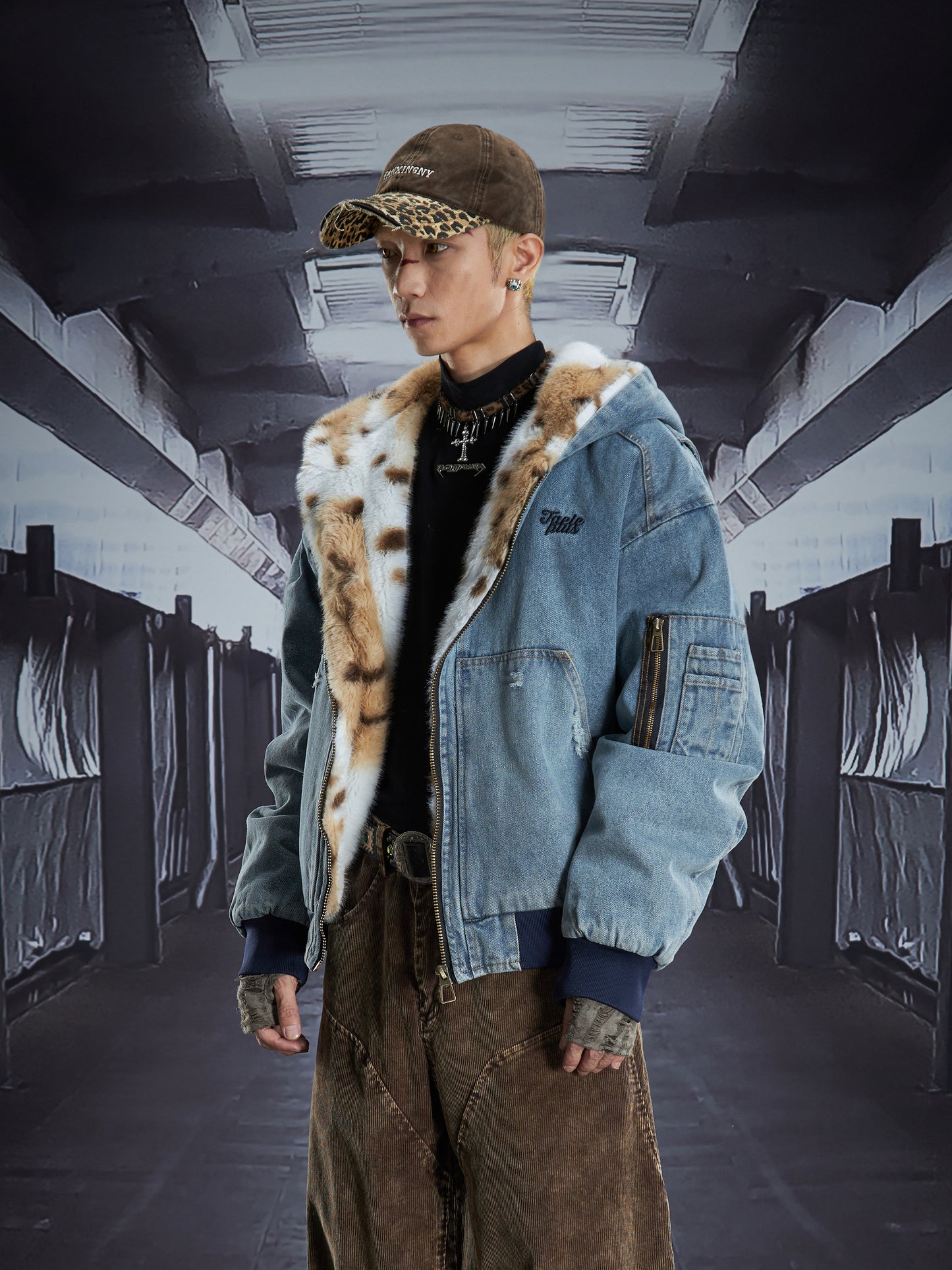 Washed Denim Leopard Fake Fur Eagle Hooded Puffer Jacket WN22835