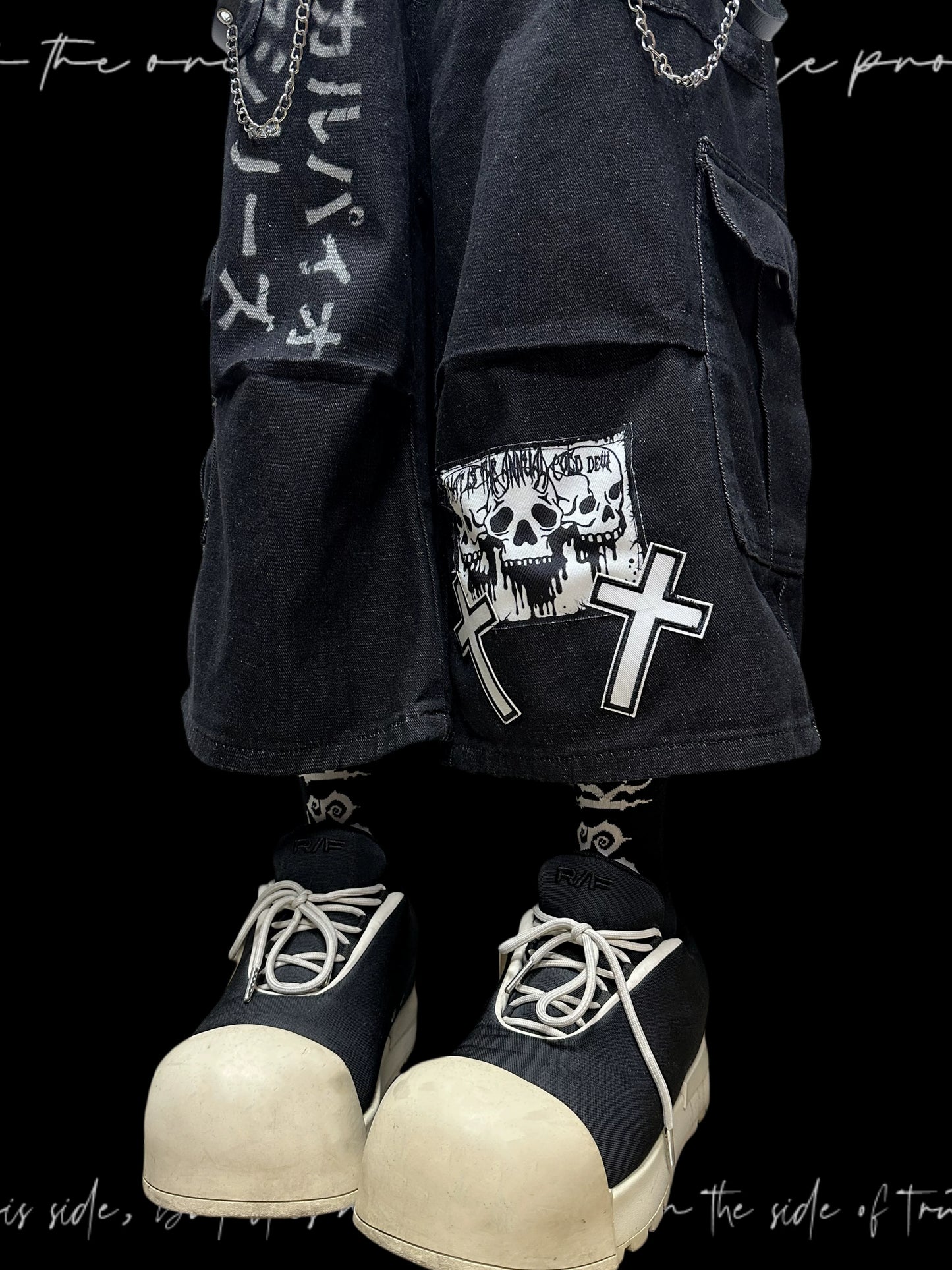 Graphic Letter Print Patchwork Wide Leg Cargo Denim Half Jeans & Belt & Chain WN20128