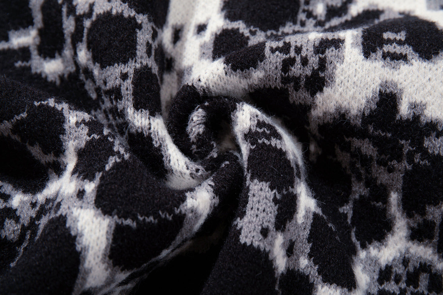 Skull Graphic Dark Knit Sweater WN23040