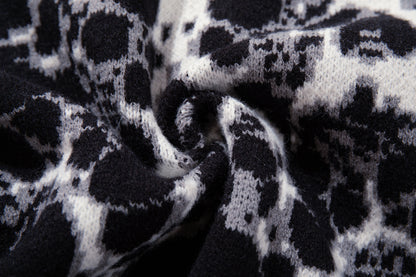 Skull Graphic Dark Knit Sweater WN23040