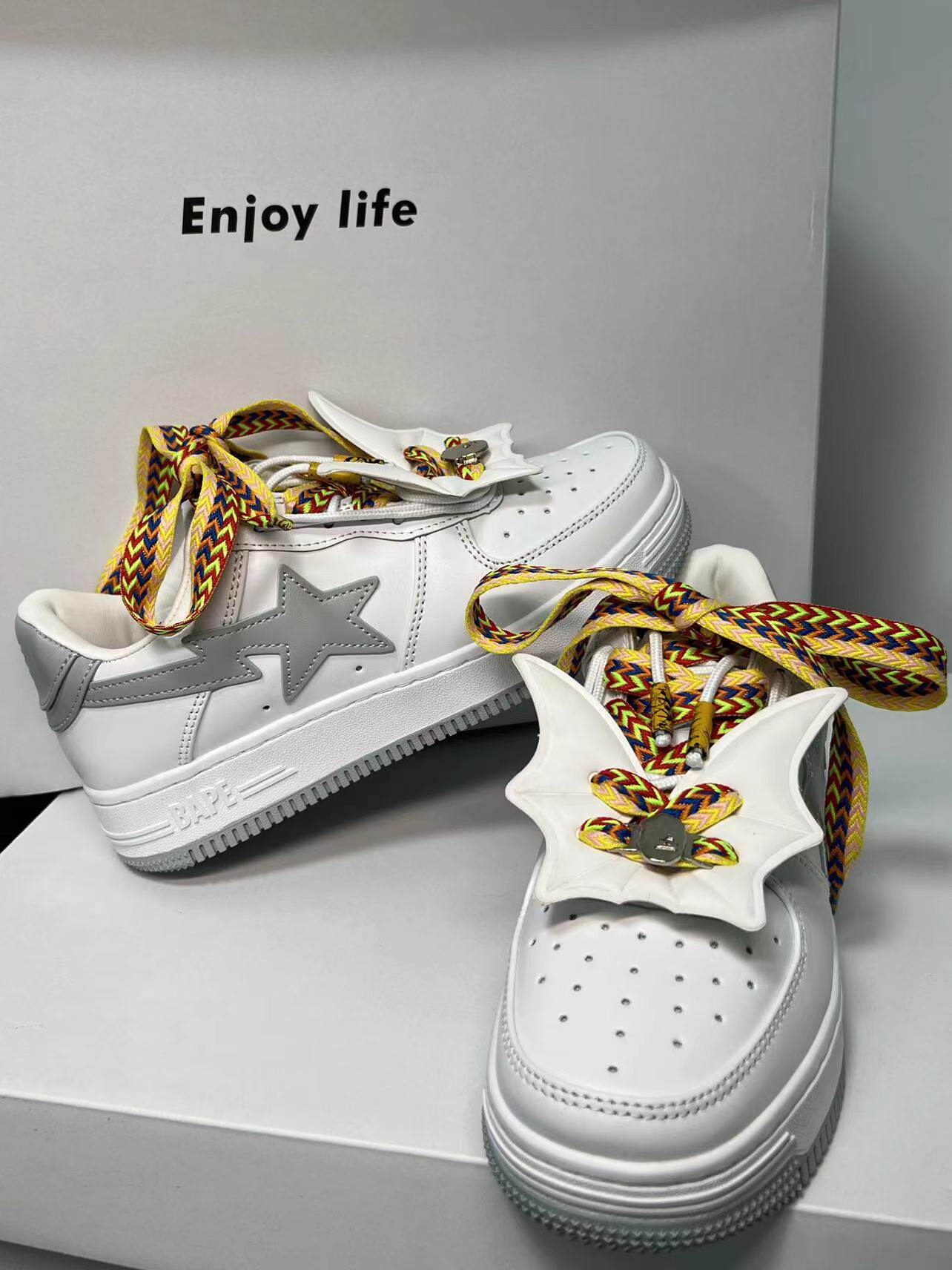 Star Patch Lace-Up Low Top Sneakers WN24134