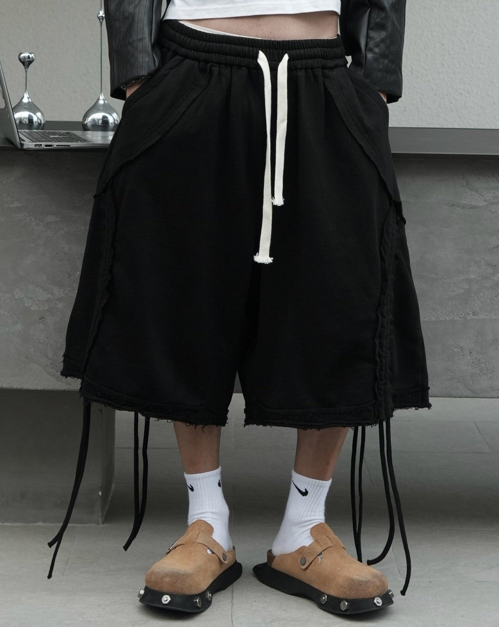 Heavyweight Washed Frayed Strap Wide Leg Half Pants WN27876