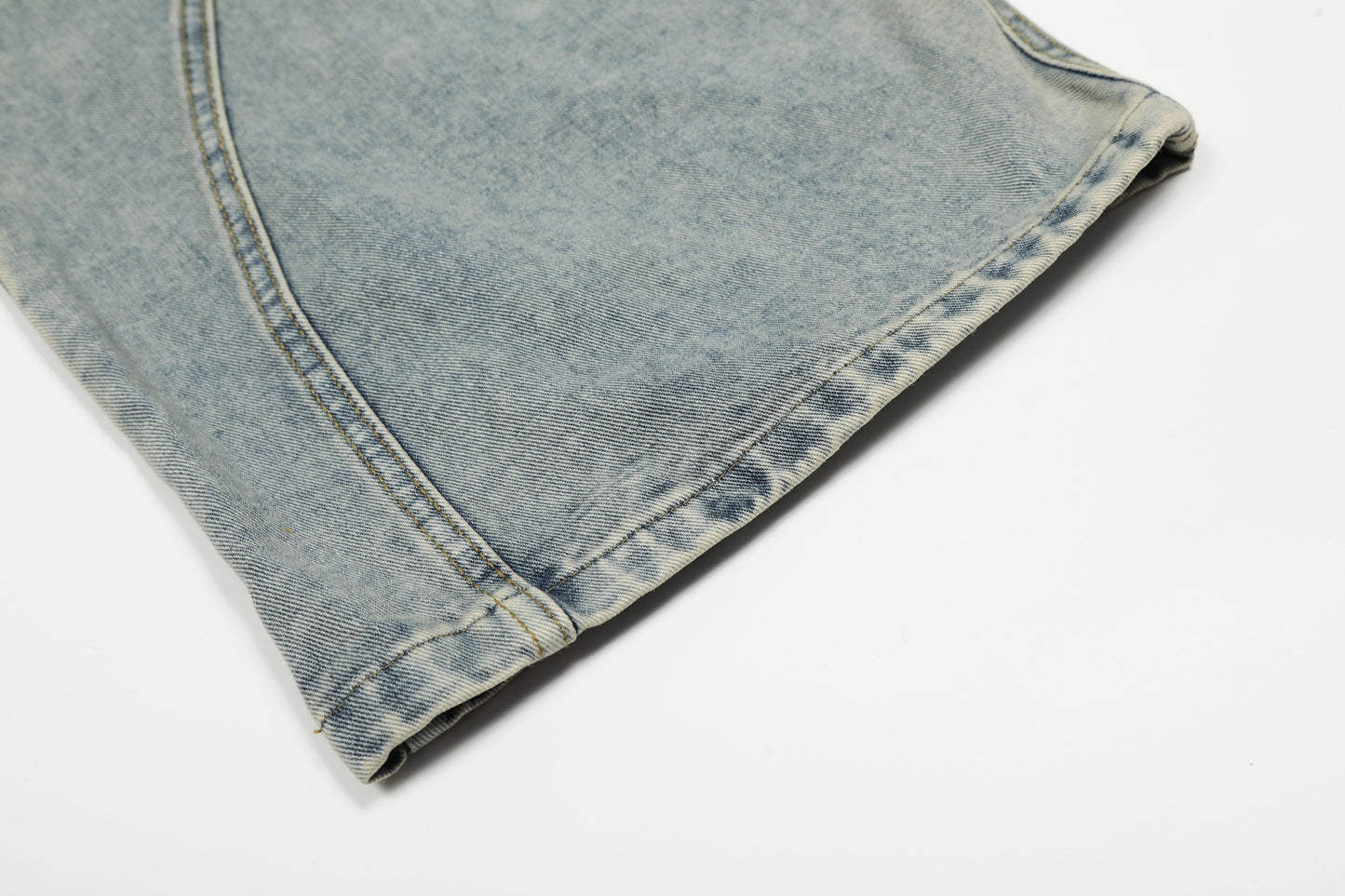 Belt Curved Wide Leg Denim Jeans WN25756