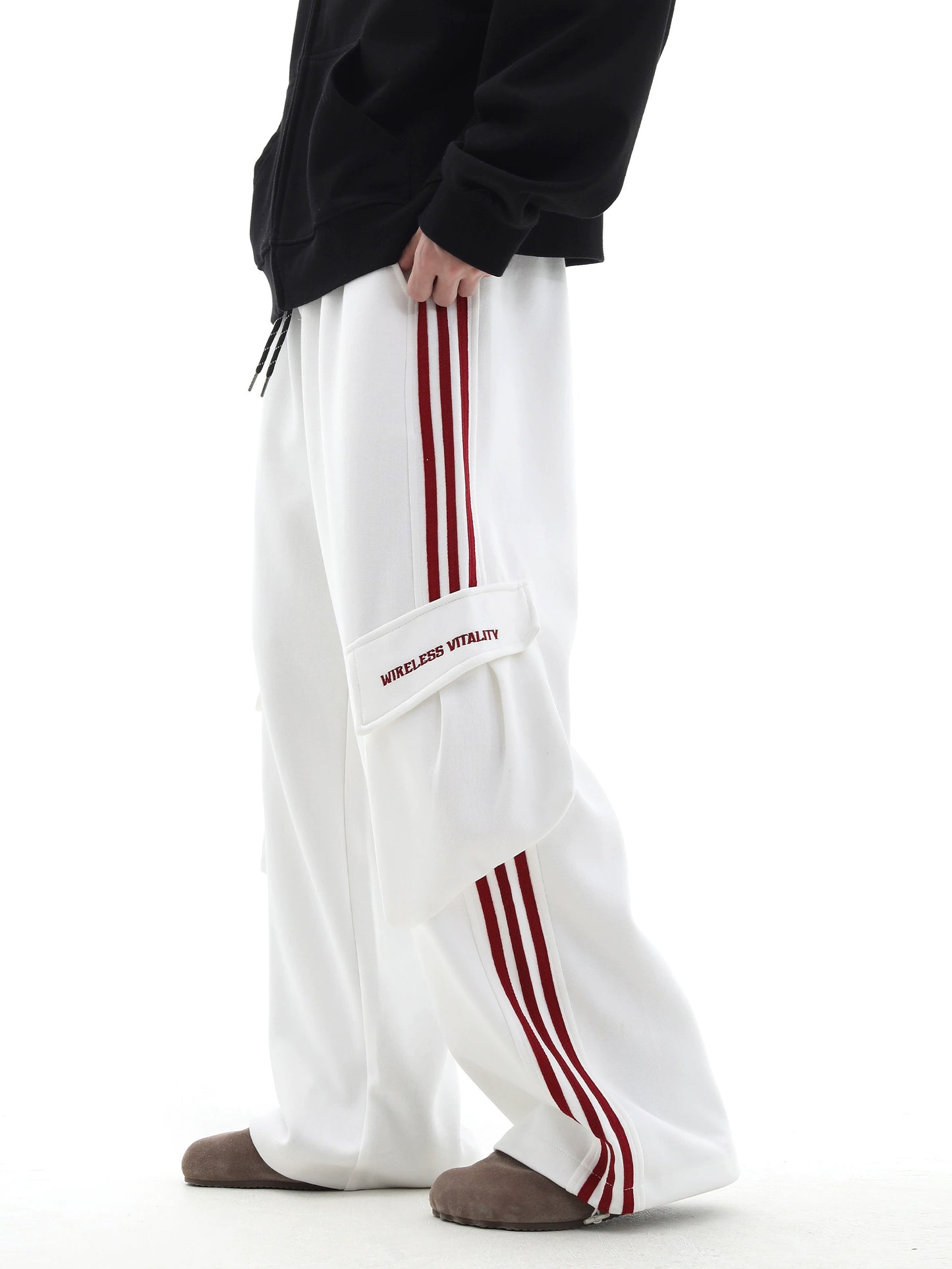 Triple-Stripe Multi-Pocket Wide-Leg Cargo Sweatpants WN10480