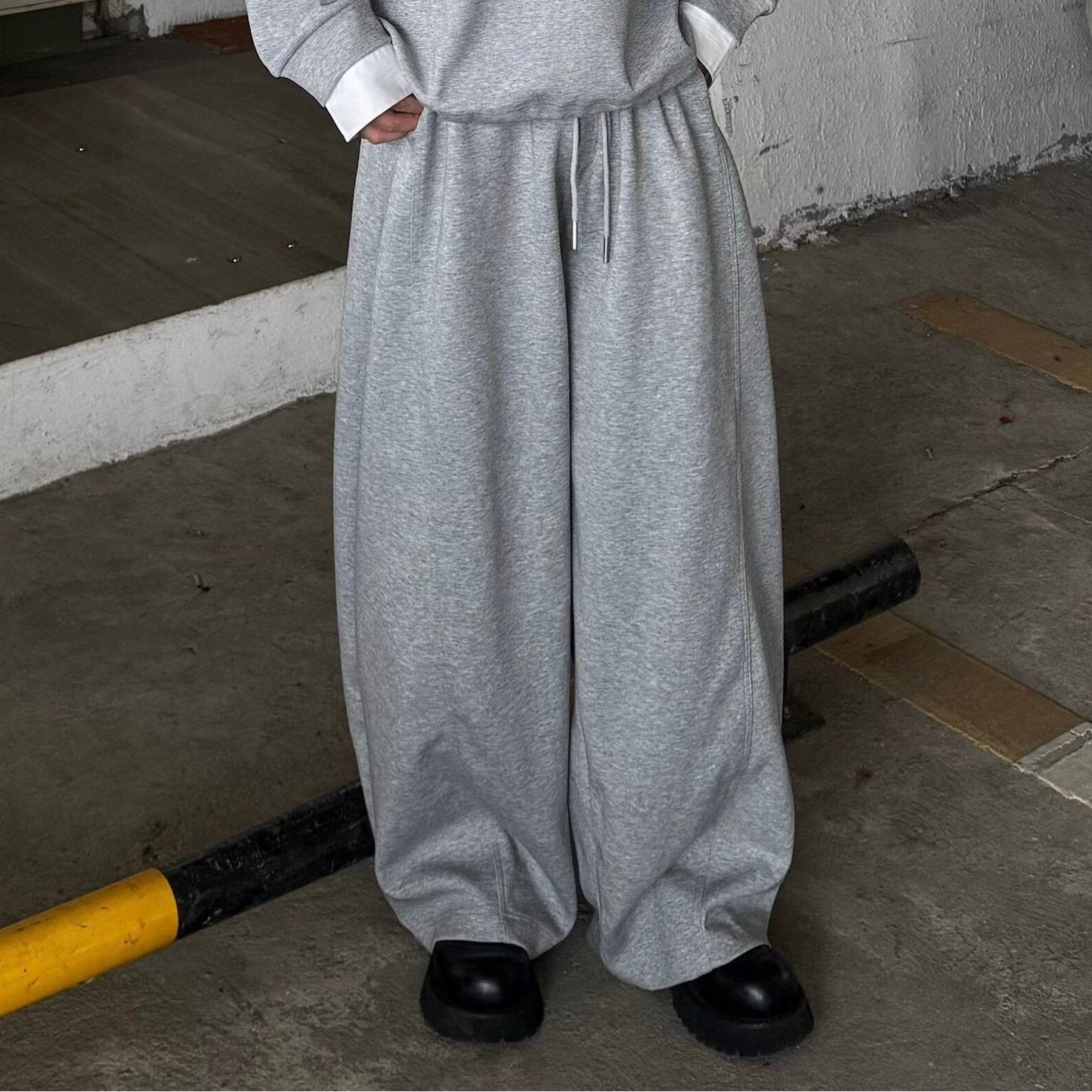 Fake Layered V-Neck Sweatshirt & Wide Leg Sweatpants Setup WN25208