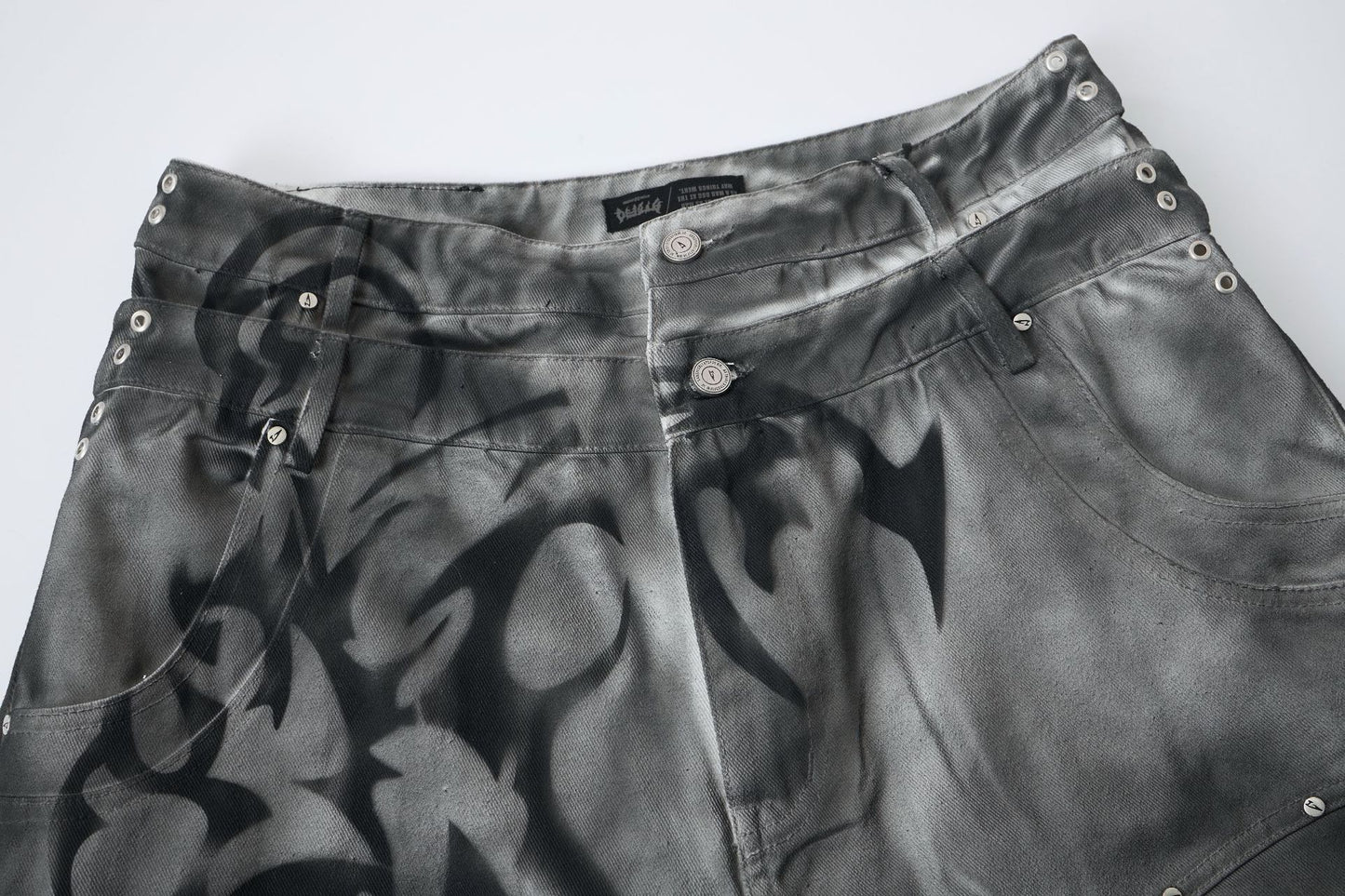 Washed Graffiti Dirty-Dye Denim Half Pants WN25741