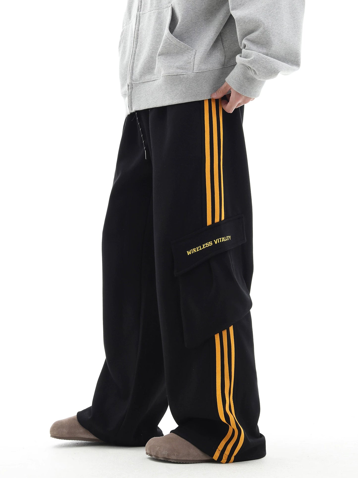 Triple-Stripe Multi-Pocket Wide-Leg Cargo Sweatpants WN10480