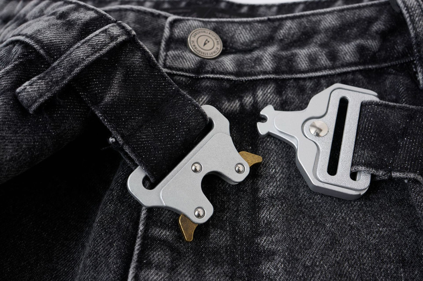 Washed Whisker Metal Buckle Denim Half Pants WN25513