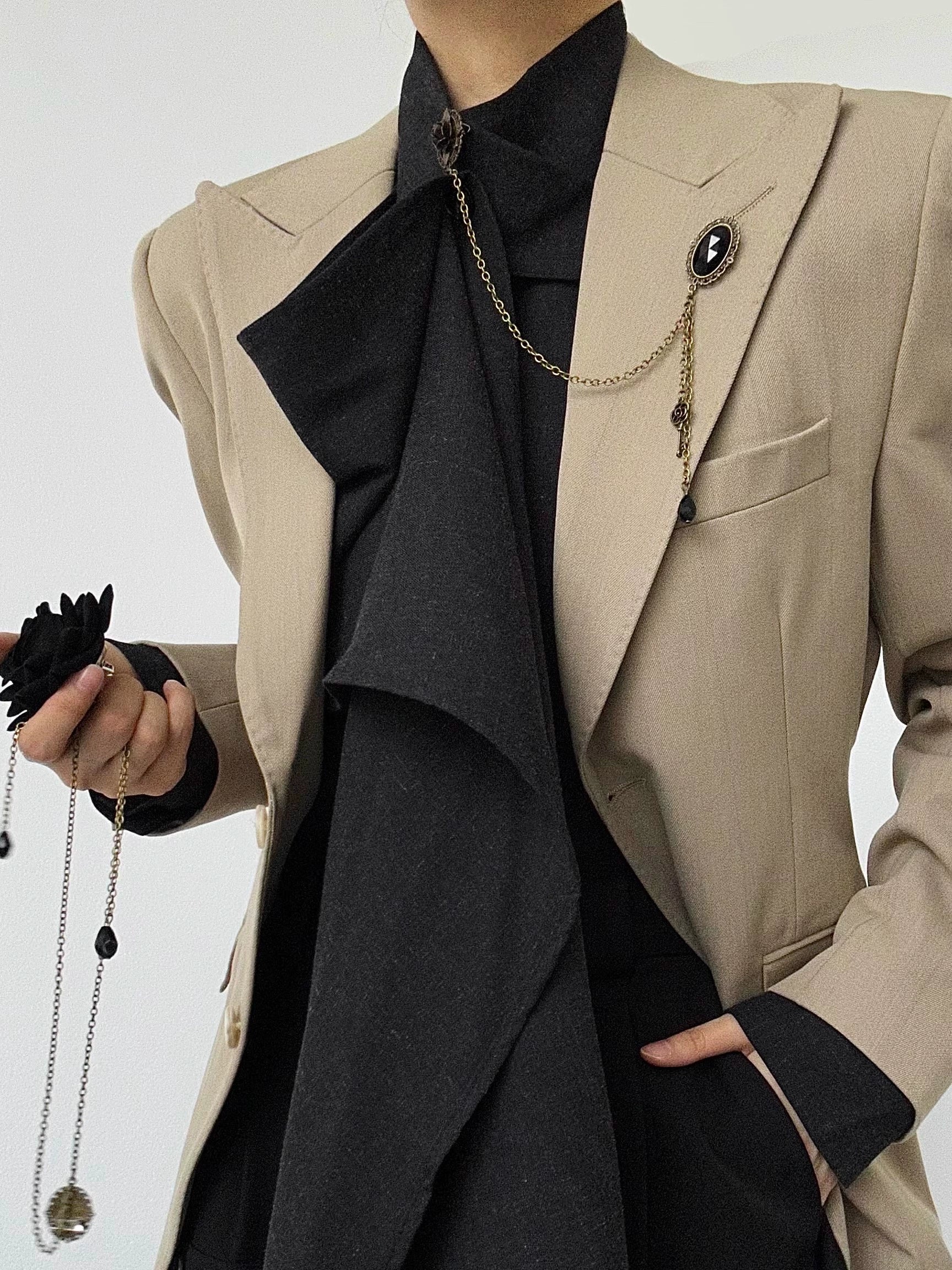 Tassel Design Flower-Shaped Brooch WN19651