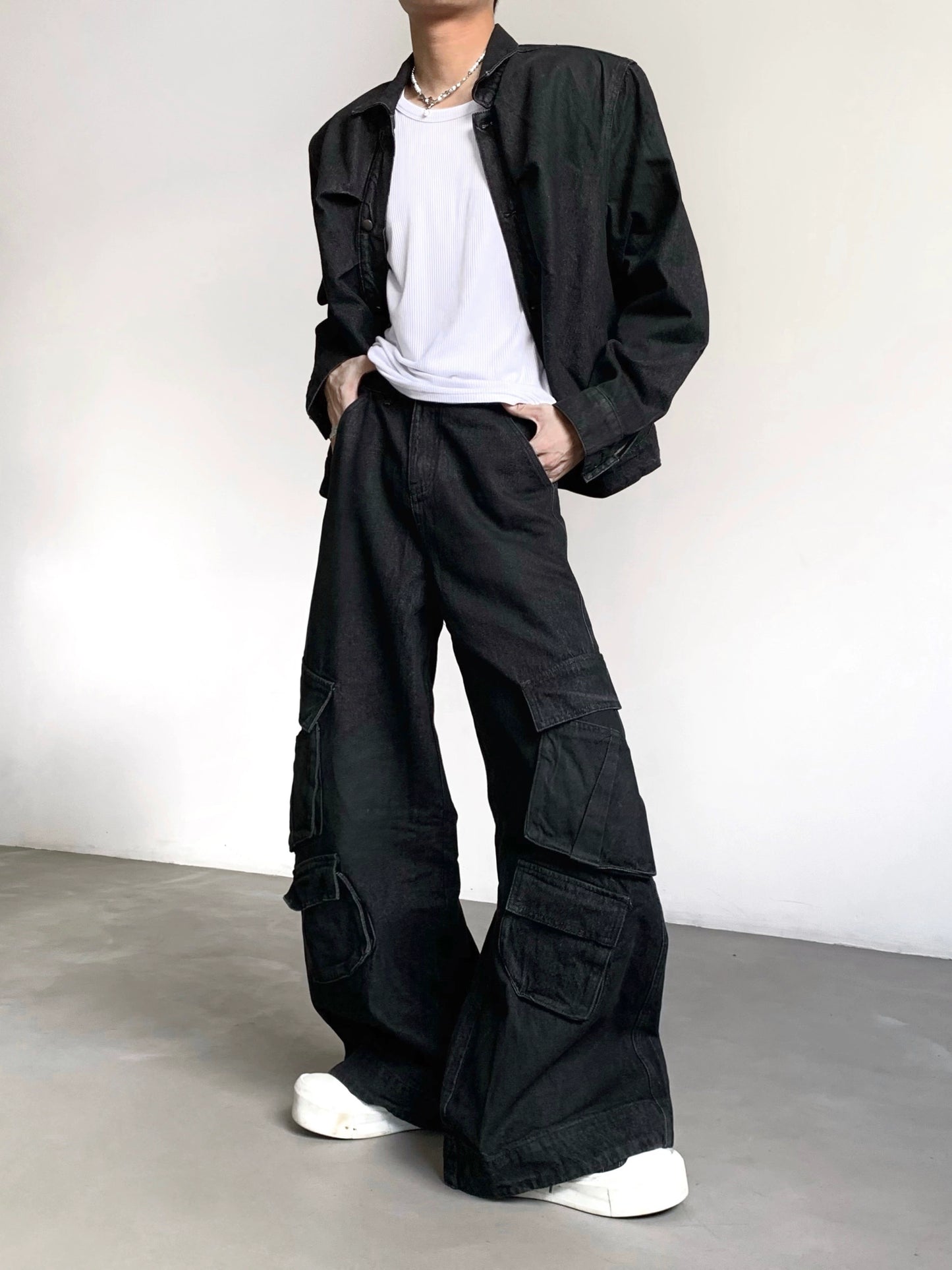 Washed Pockets Design Curved Flare Denim Jeans WN21957